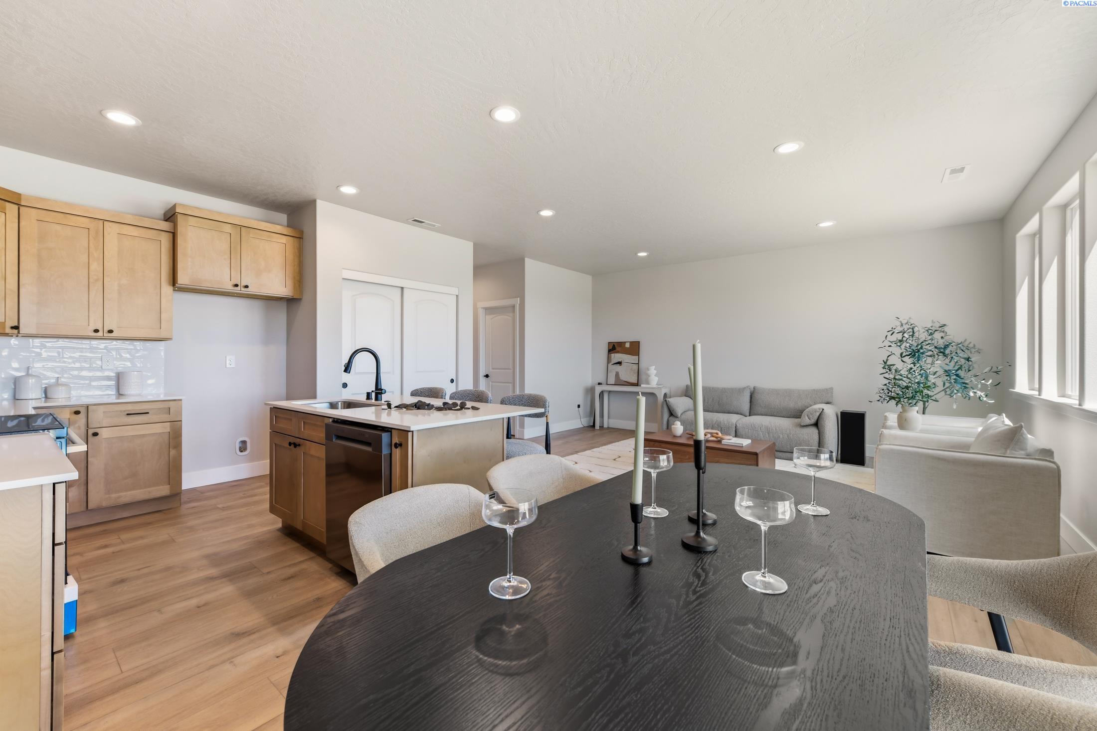 721 Honeylicious St, Richland, WA 99352