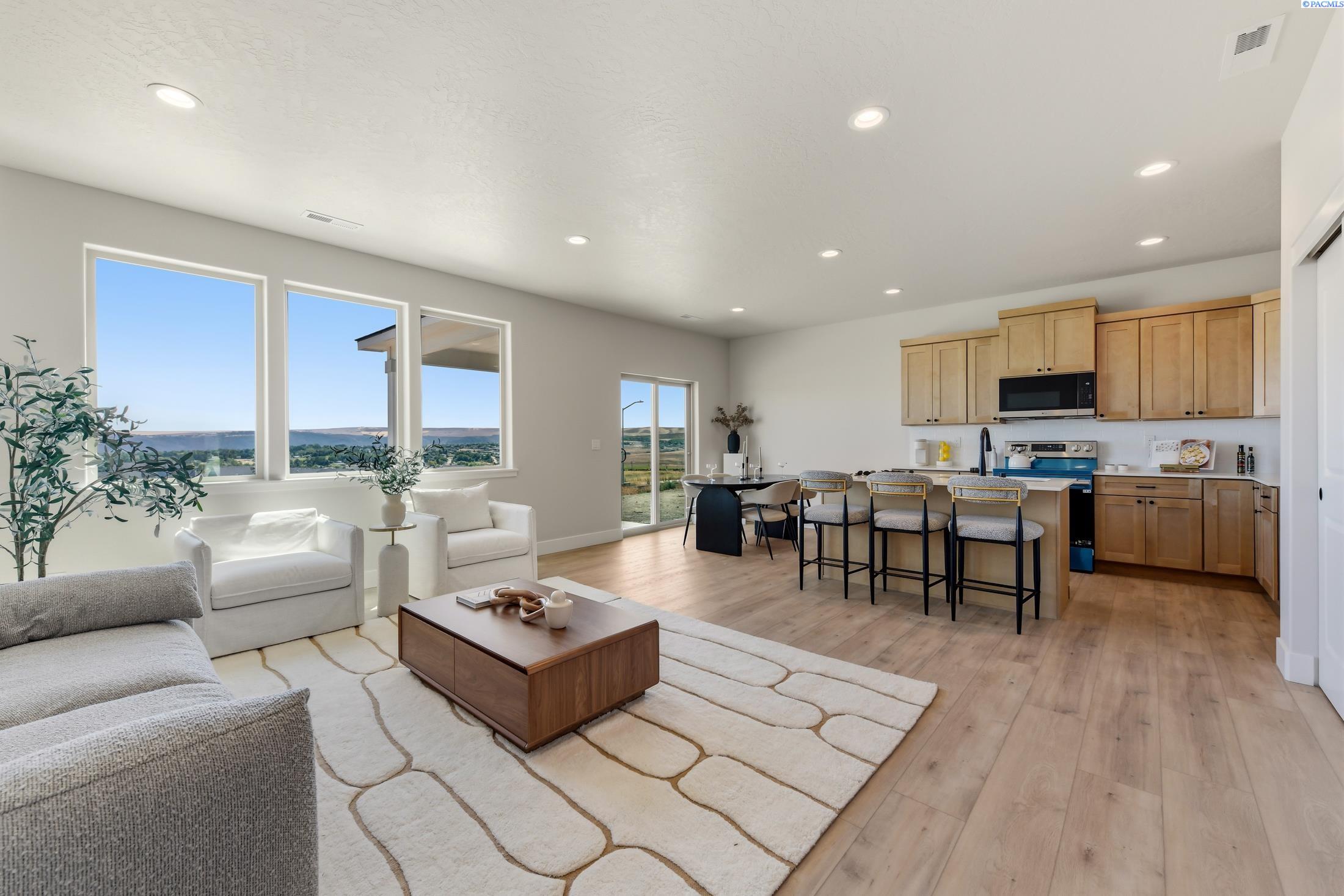721 Honeylicious St, Richland, WA 99352