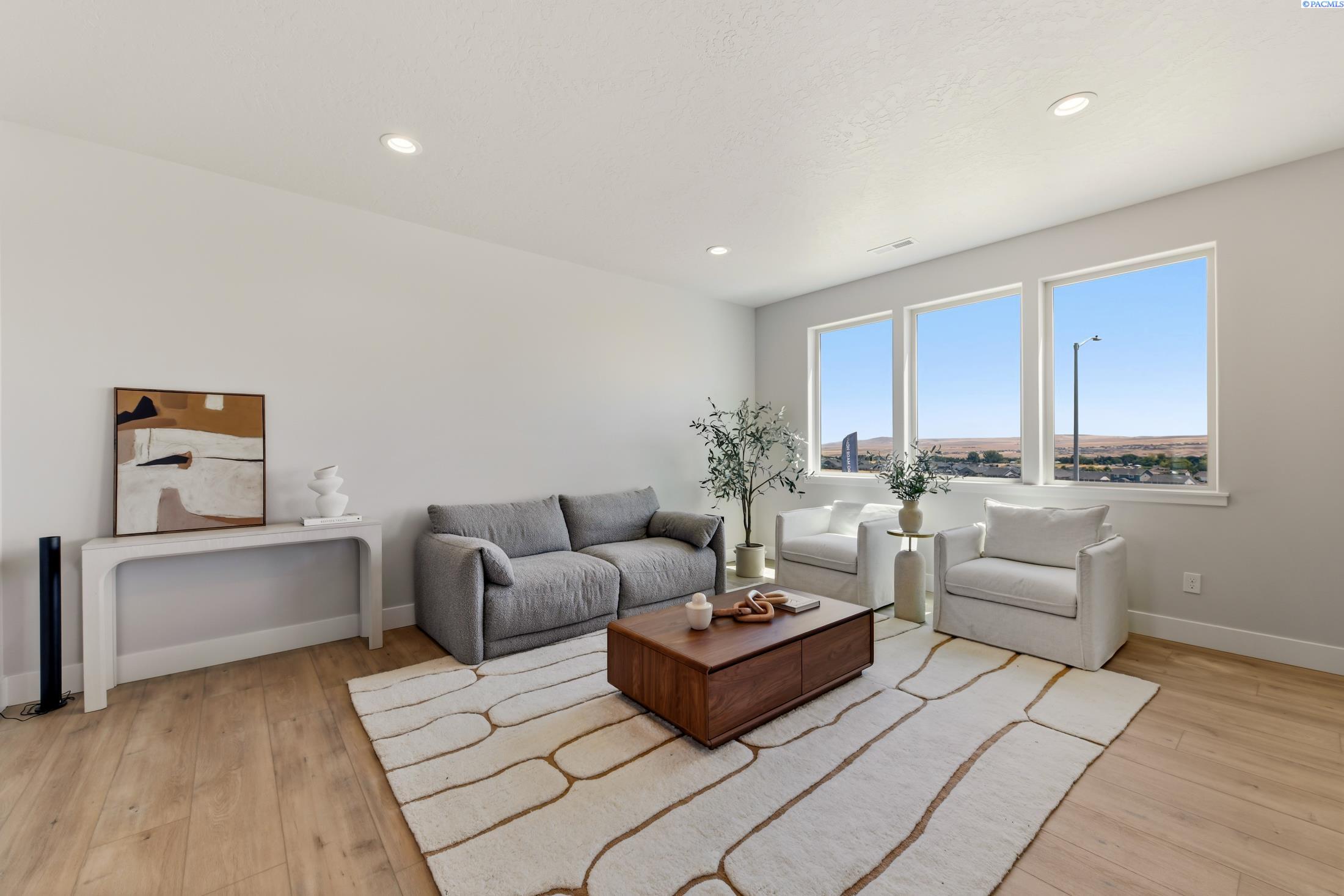 721 Honeylicious St, Richland, WA 99352