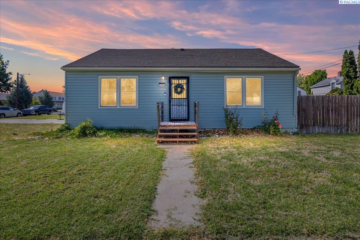 1305 Van Giesen St, Richland, WA 99354