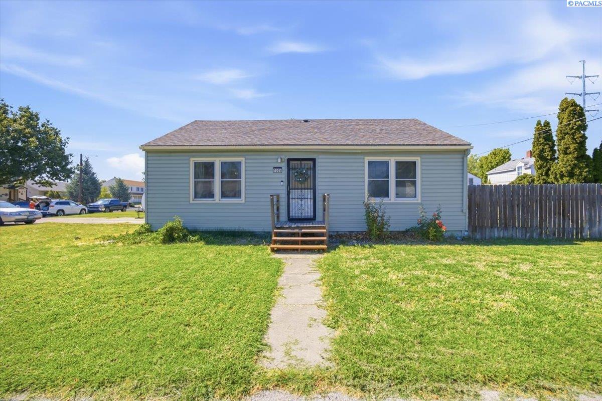 1305 Van Giesen St, Richland, WA 99354