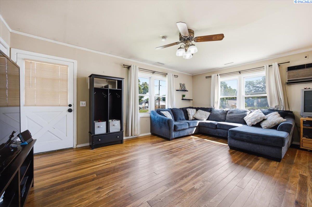 1305 Van Giesen St, Richland, WA 99354