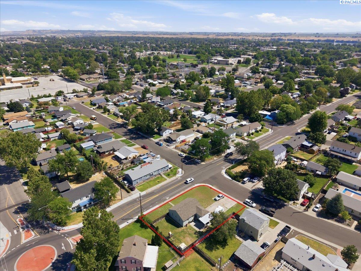 1305 Van Giesen St, Richland, WA 99354