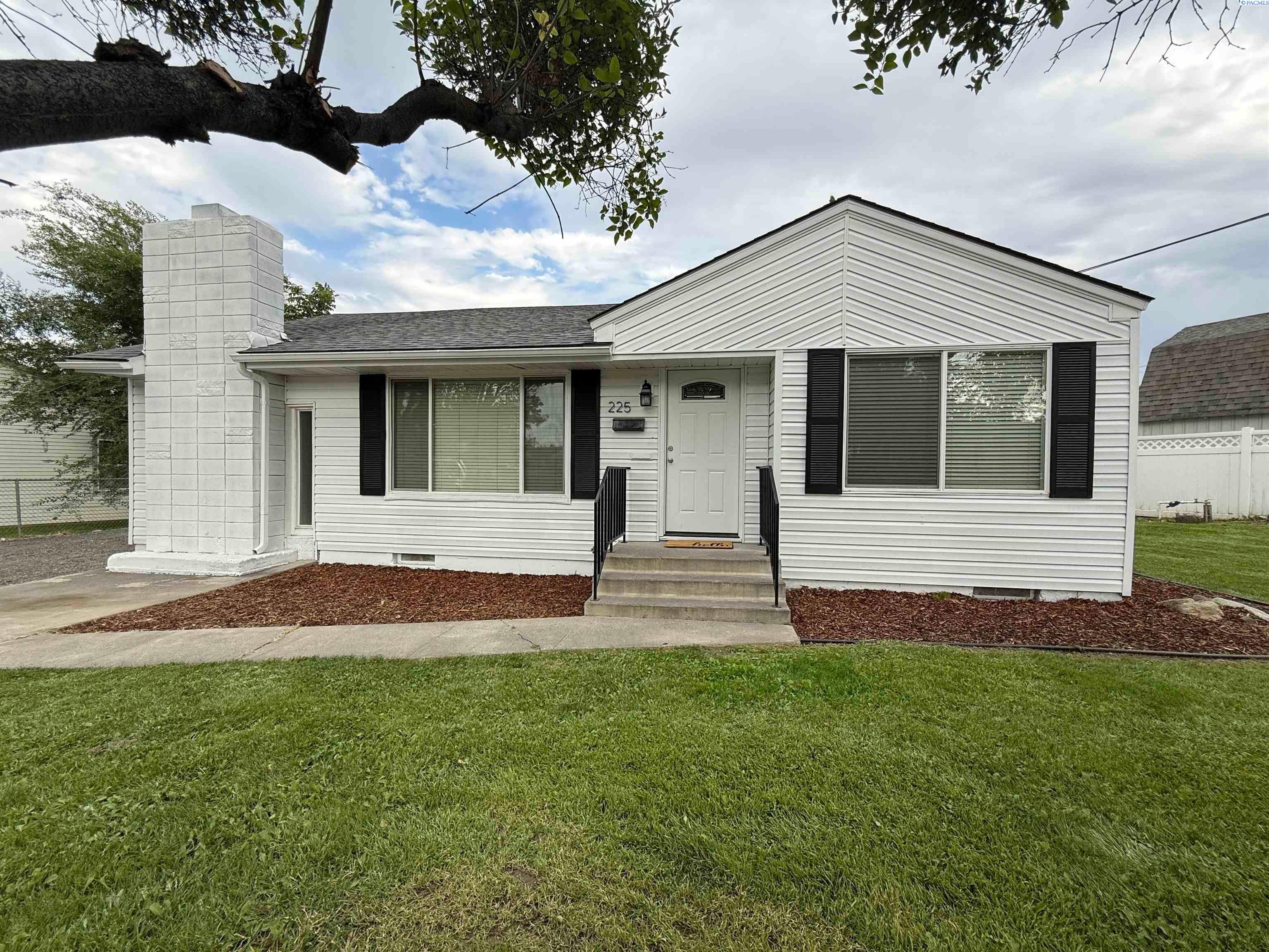 225 Waverly St, Kennewick, WA 99336