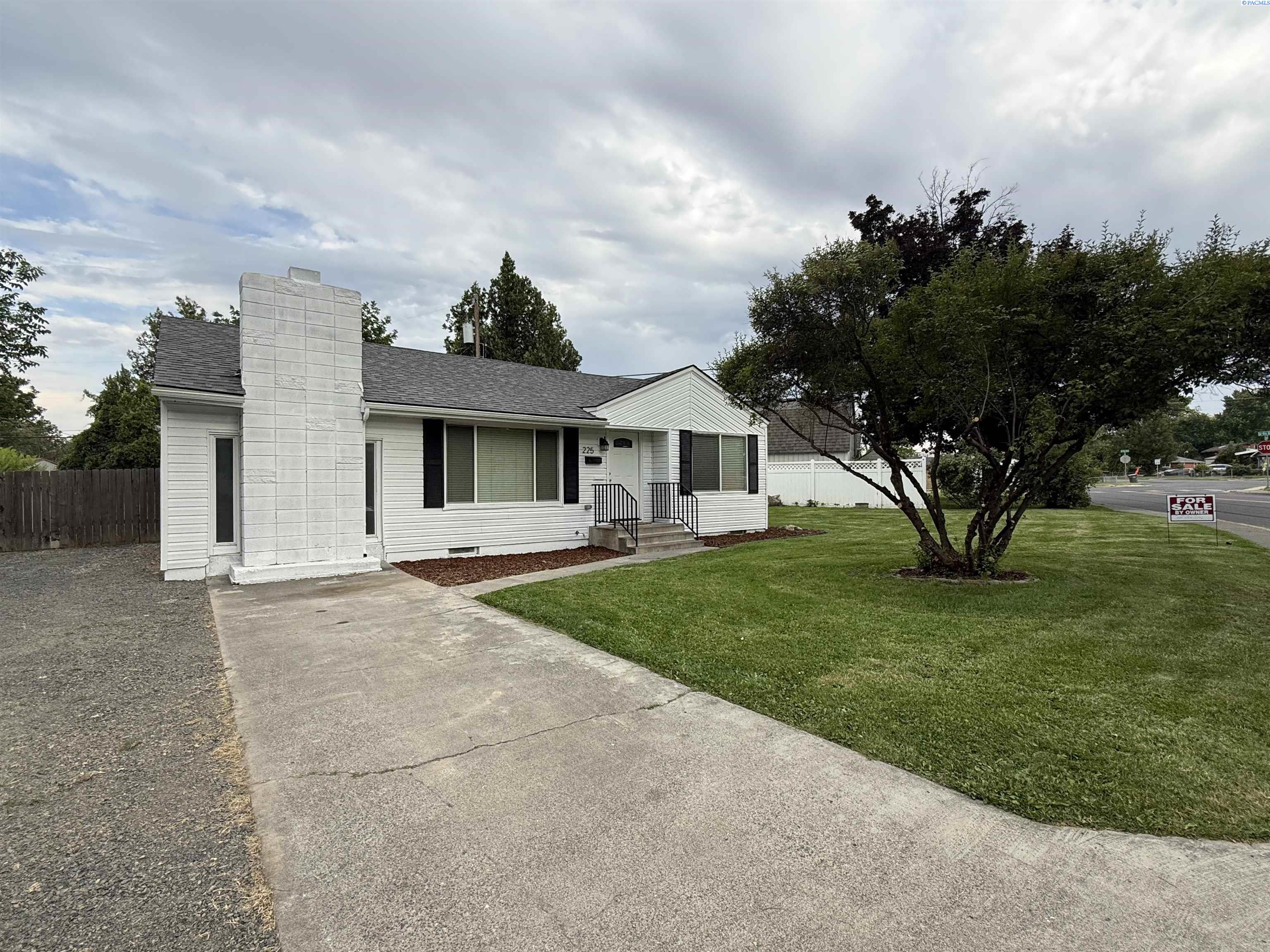 225 Waverly St, Kennewick, WA 99336