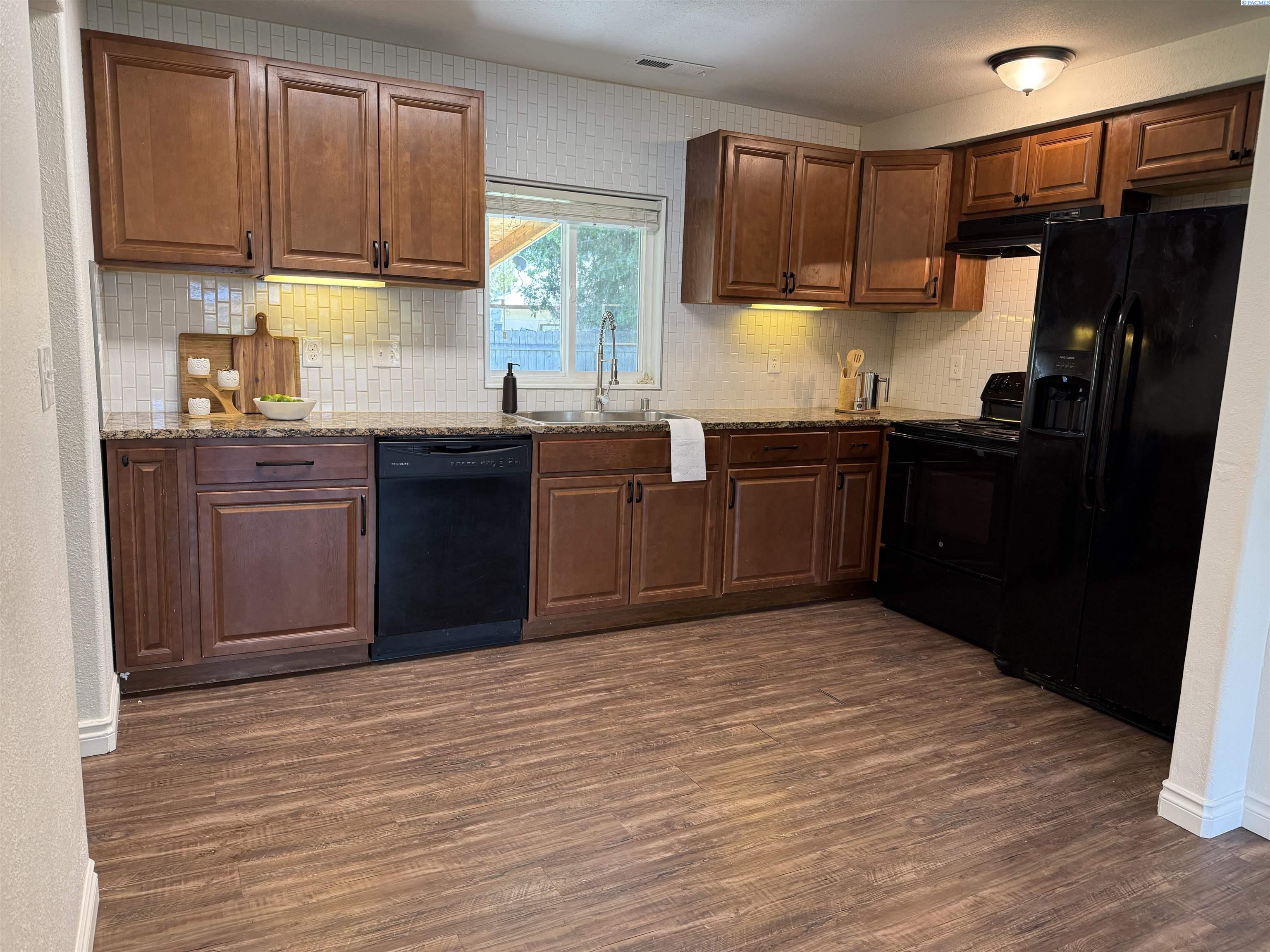 225 Waverly St, Kennewick, WA 99336