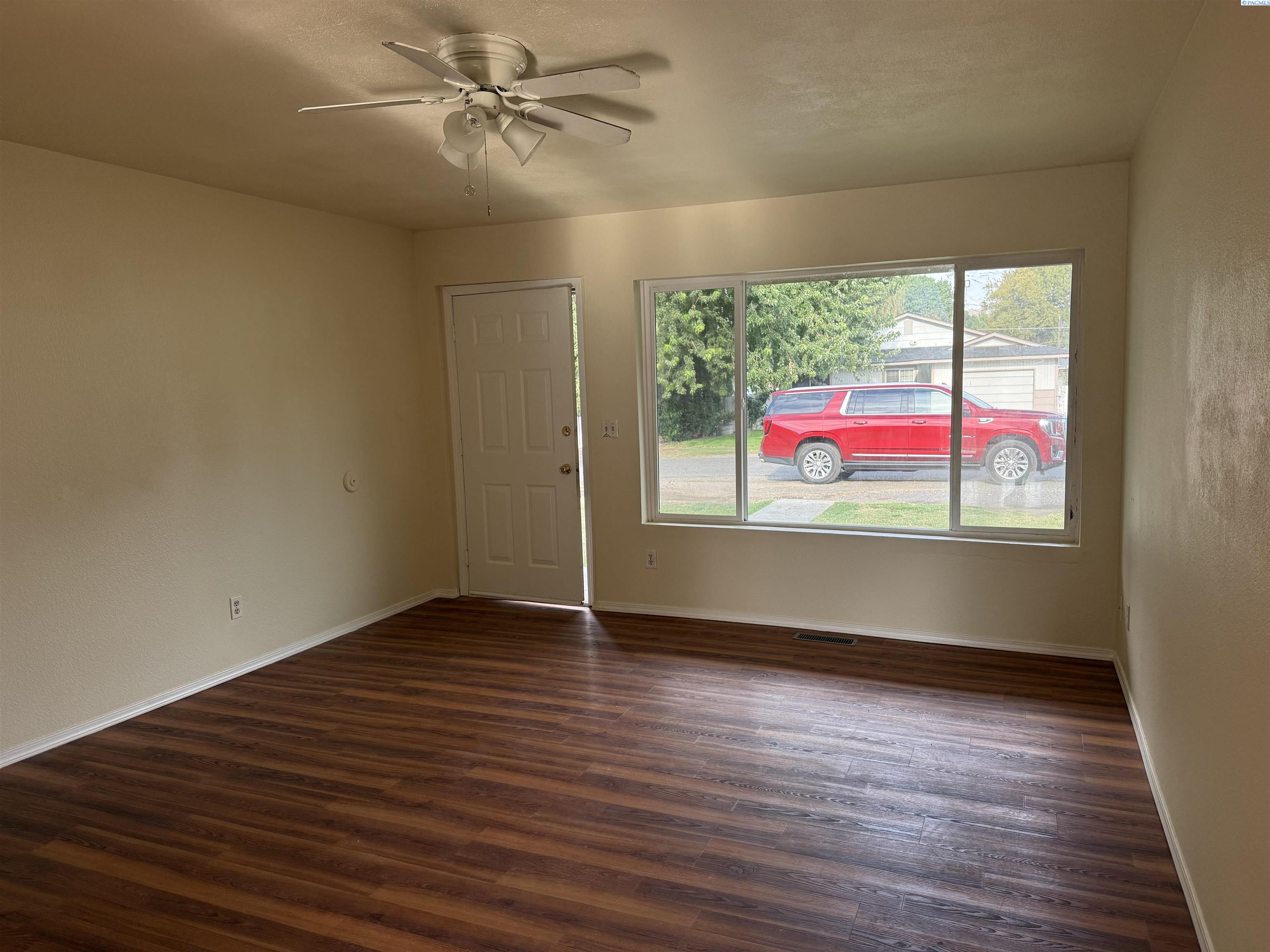 1015 Alice St, Prosser, WA 99350