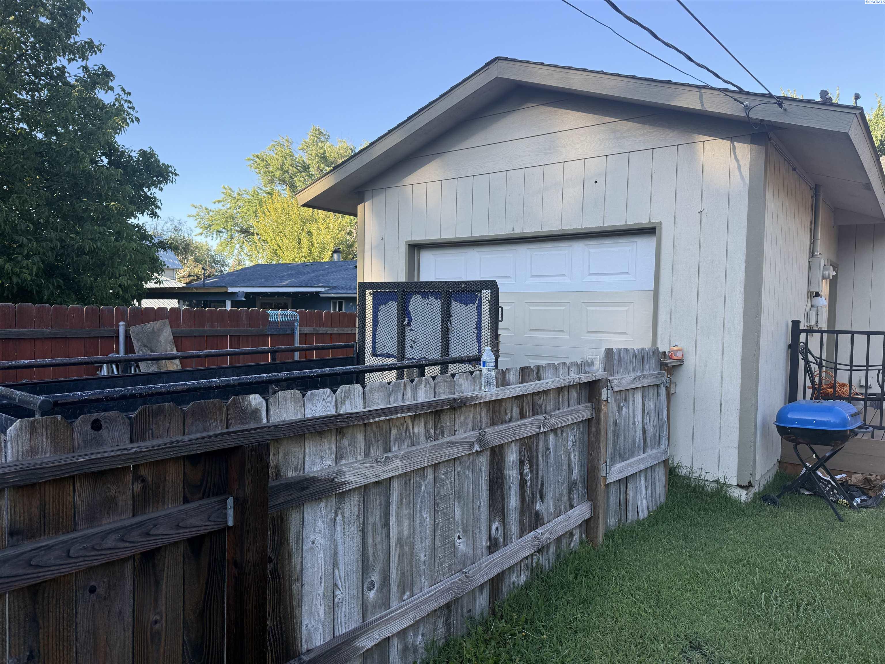 1015 Alice St, Prosser, WA 99350