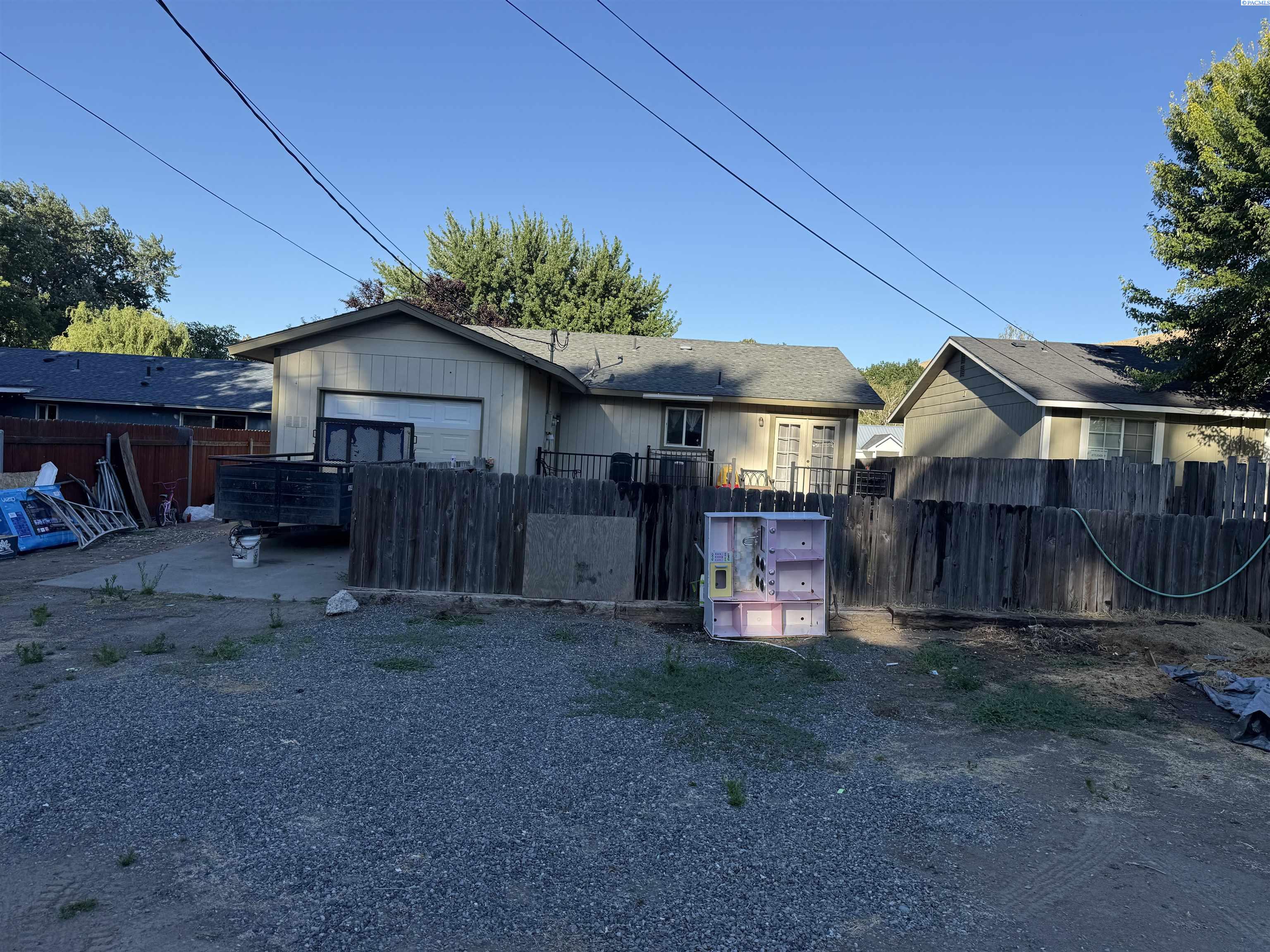 1015 Alice St, Prosser, WA 99350
