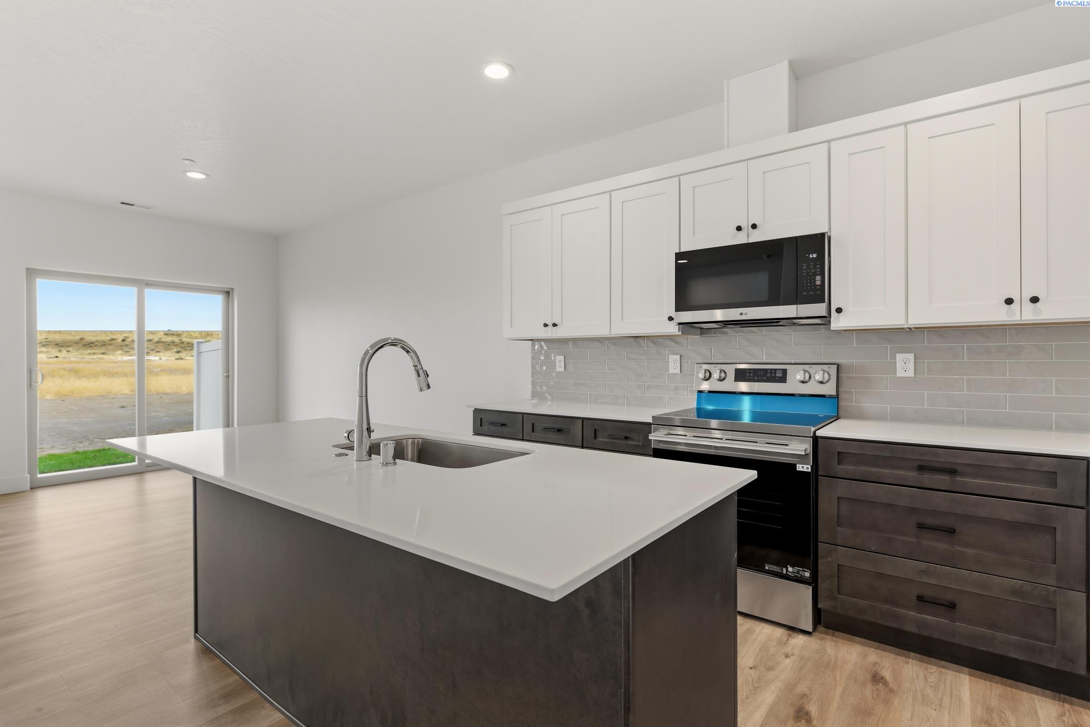 4437 Road 114 , Pasco, WA 99301
