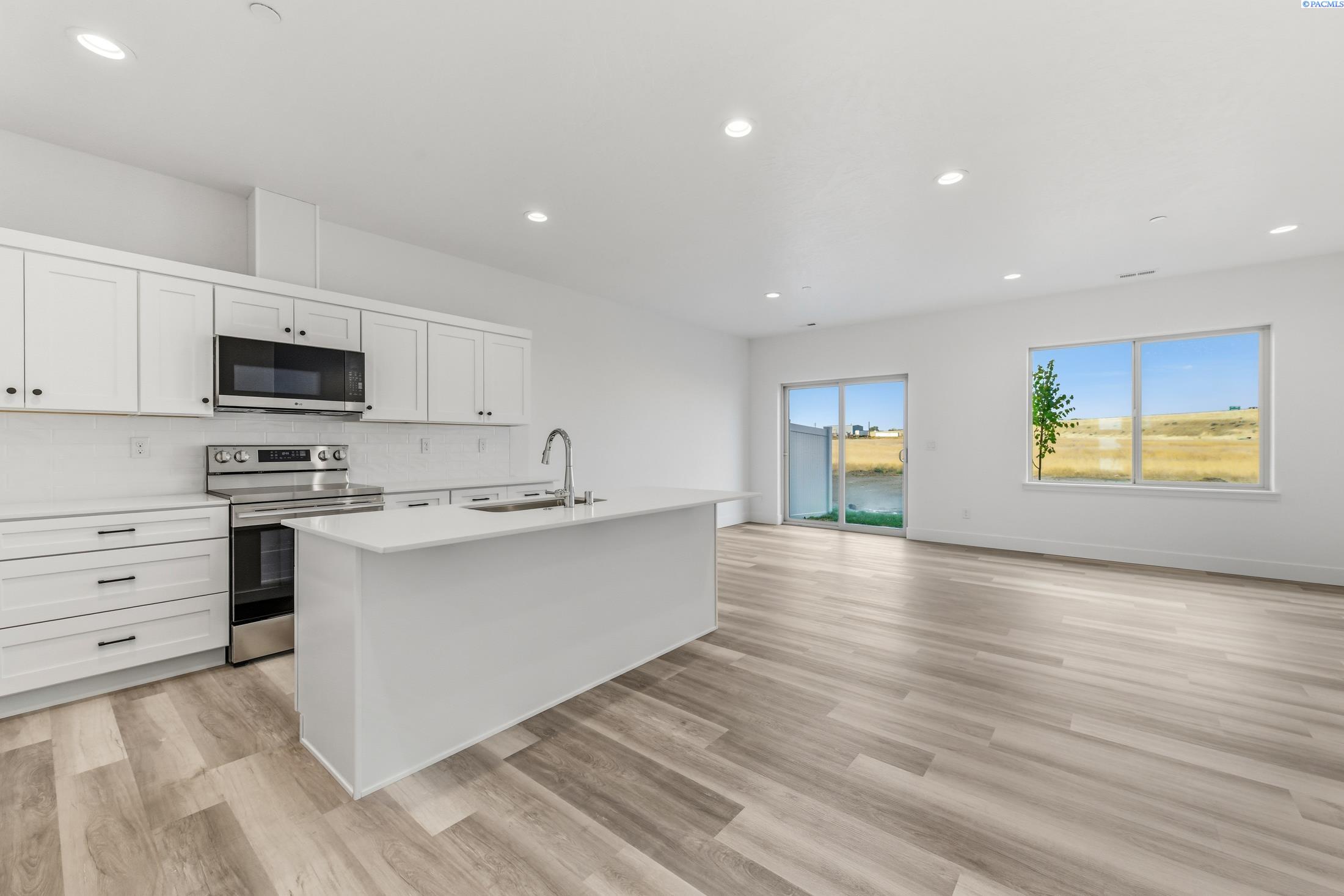 4433 Road 114 , Pasco, WA 99301