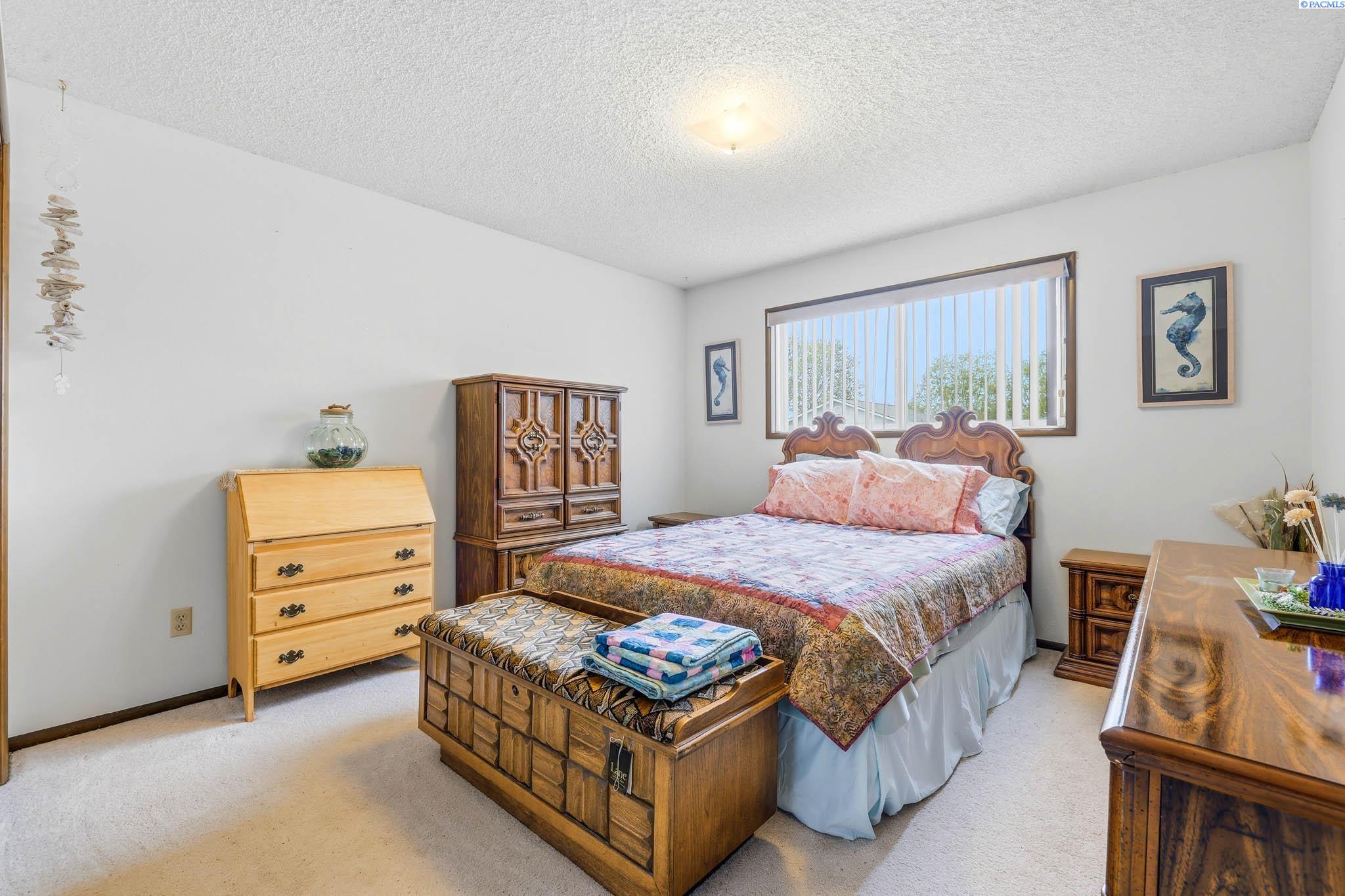 Photo 3 of Single family home for sale at 800 N Reed Pl, Kennewick, WA 99336 | MLS# 294564 | Listing updated on 2026-09-14