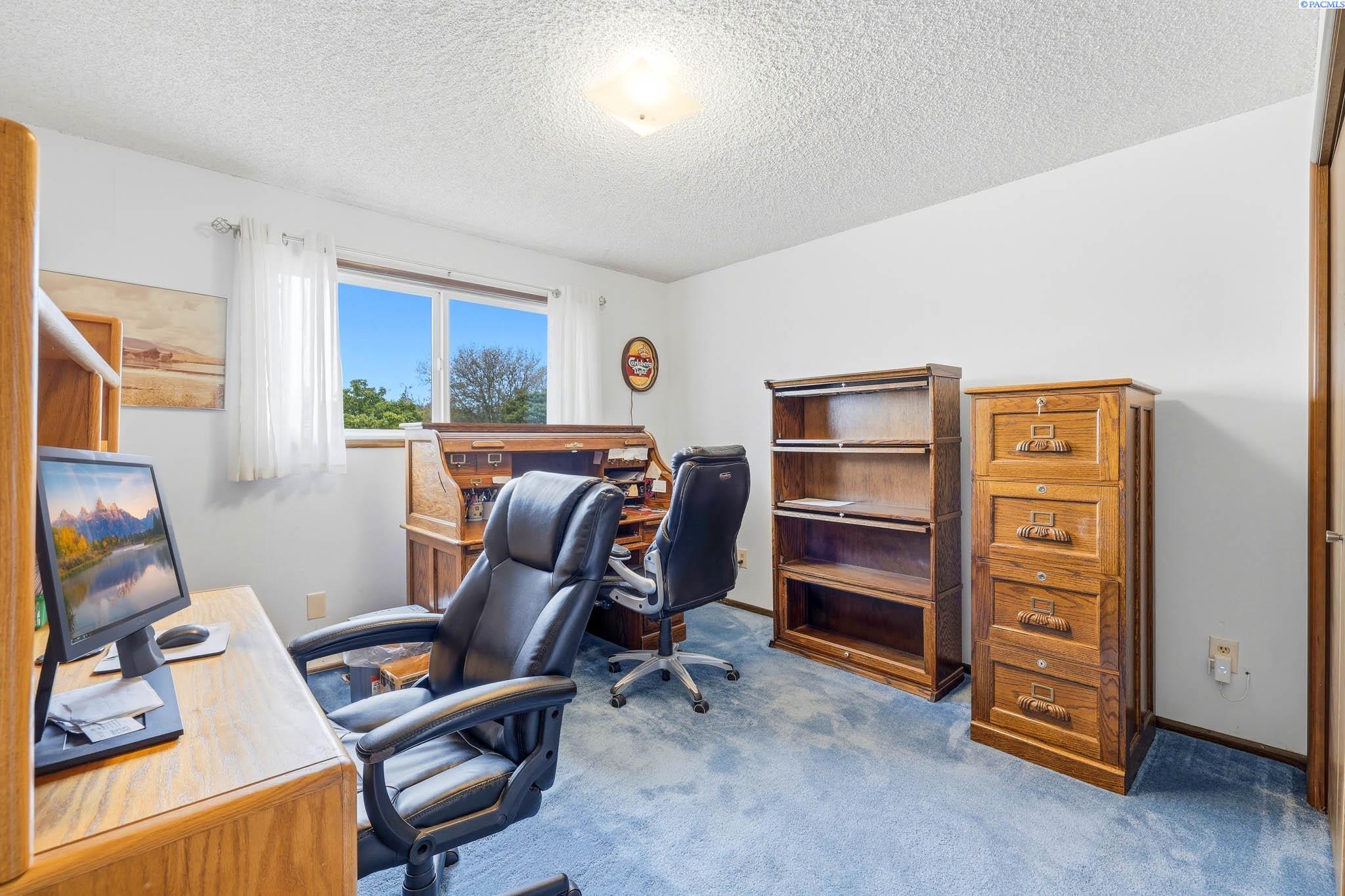 Photo 2 of Single family home for sale at 800 N Reed Pl, Kennewick, WA 99336 | MLS# 294564 | Listing updated on 2026-09-14