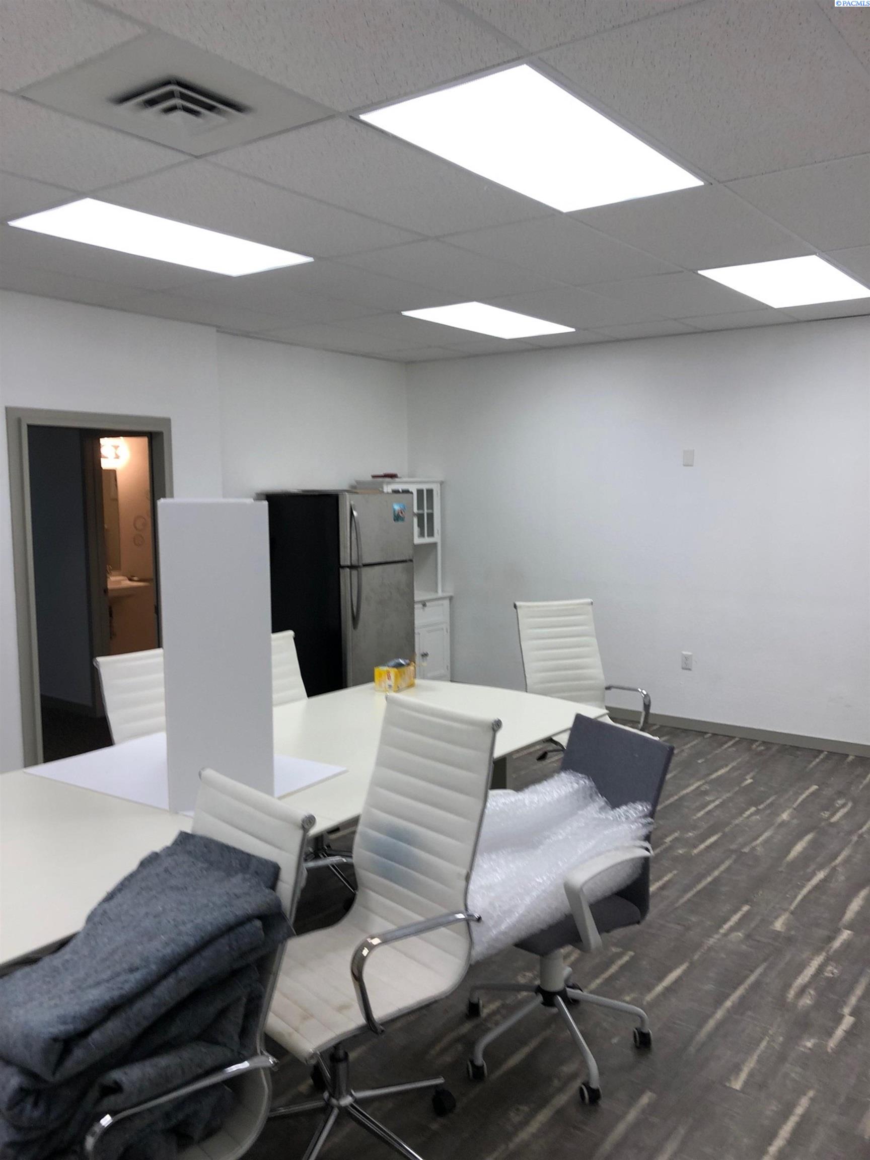 6855 Clearwater Avenue St J, Kennewick, WA 99336