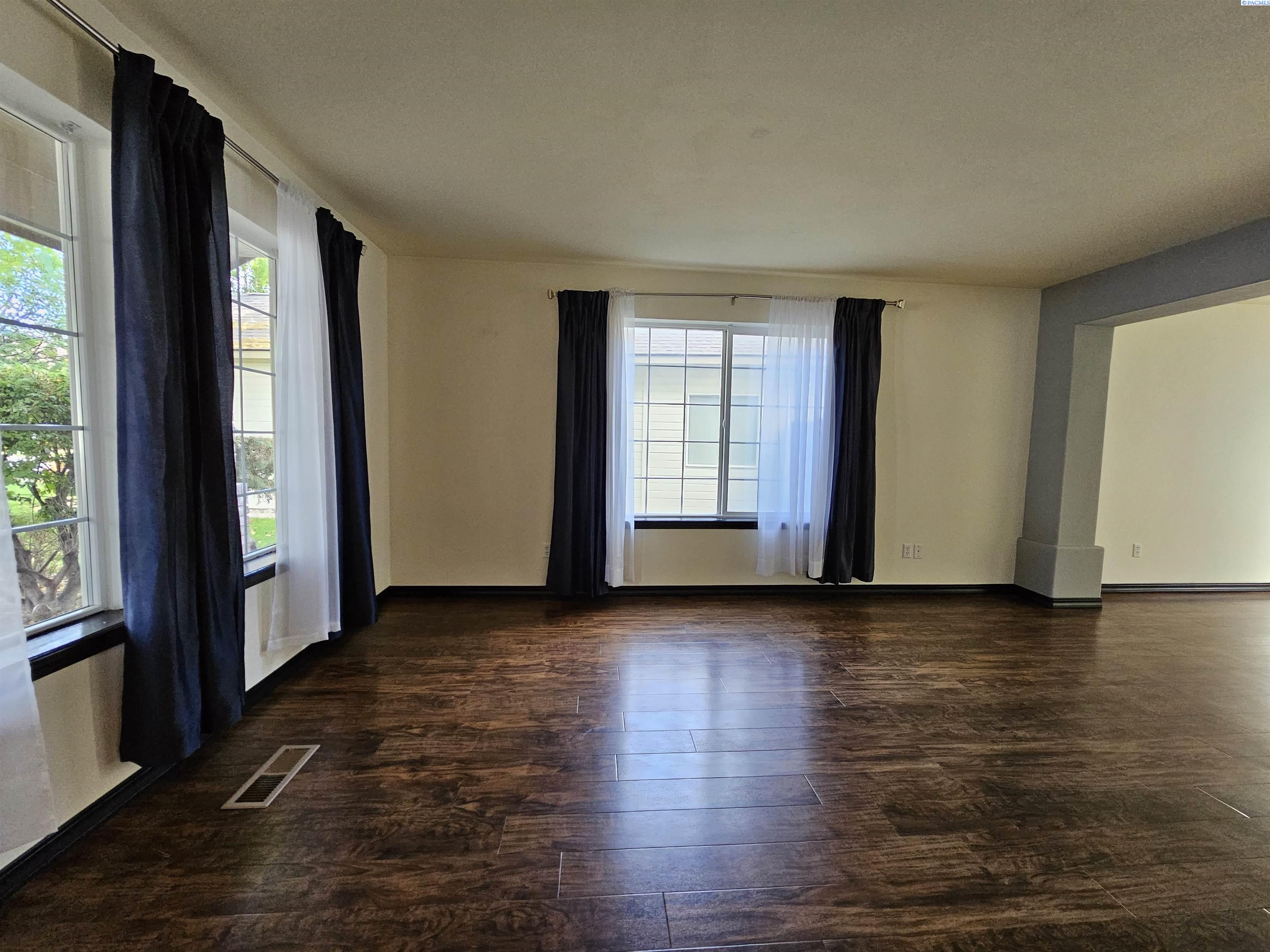 3014 Sonoran Dr, Richland, WA 99354