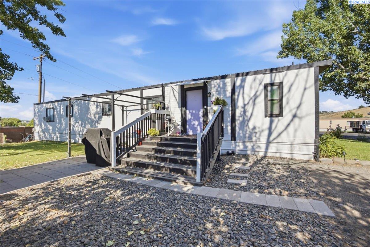 6708 Haag St, West Richland, WA 99353