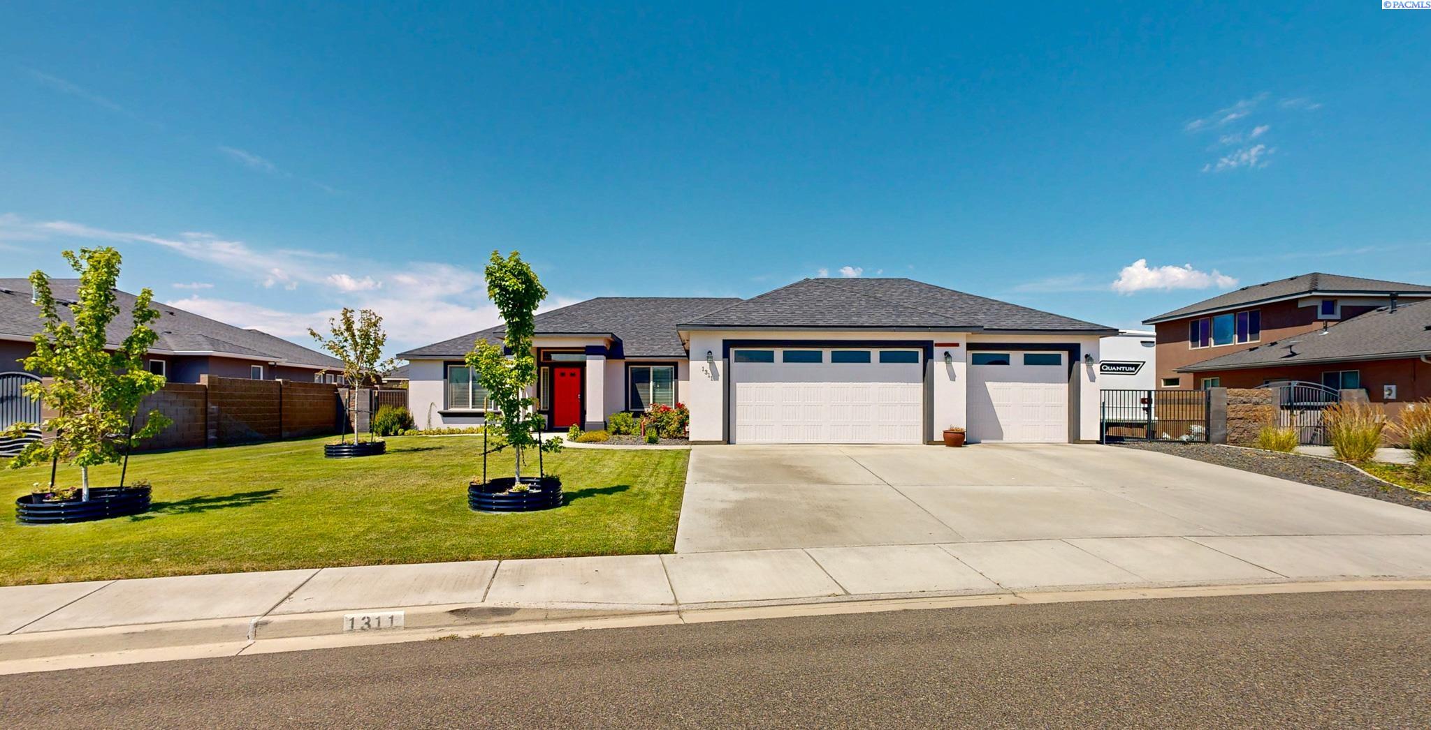 1311 Platinum Pl, West Richland, WA 99353