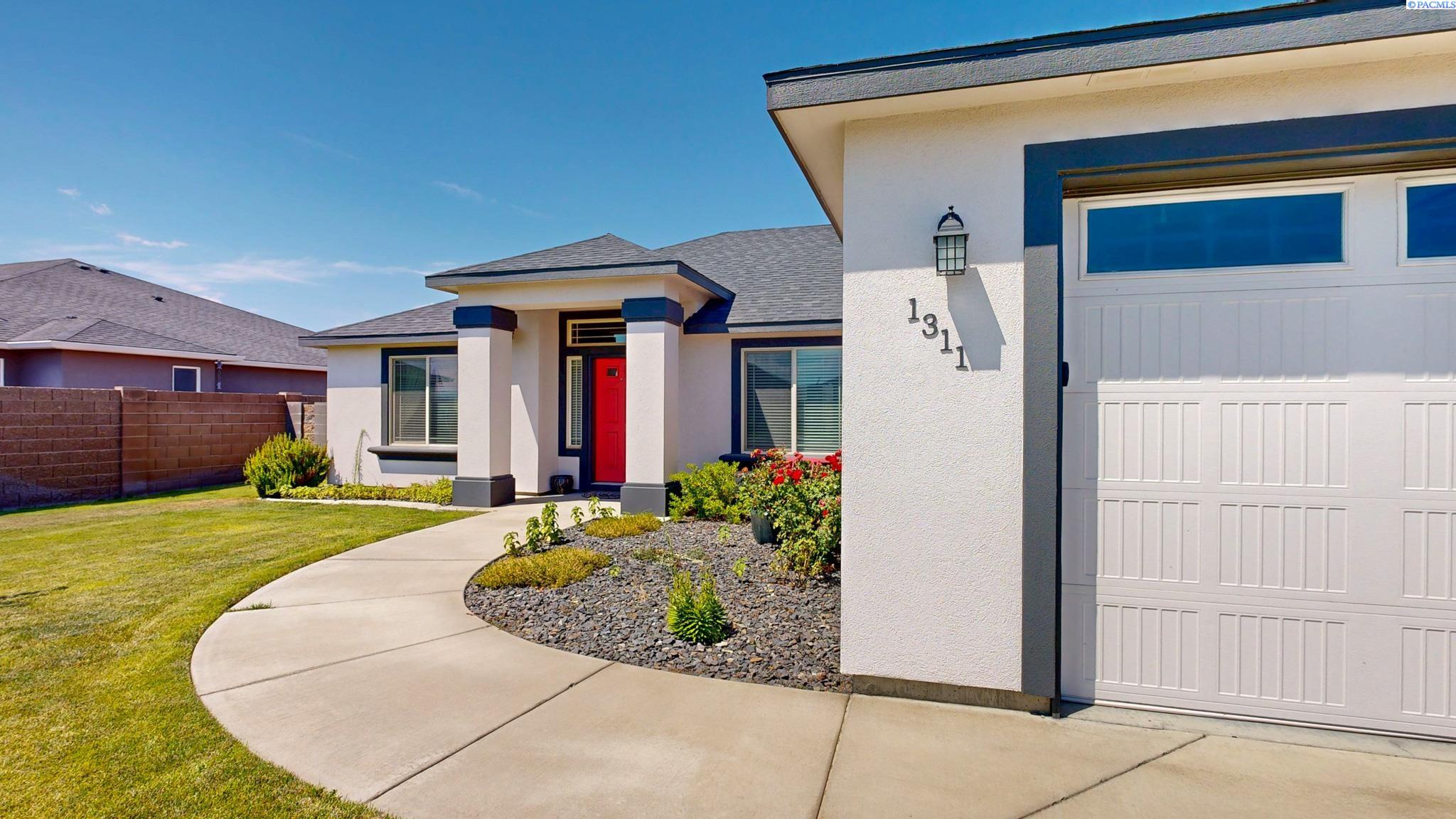 1311 Platinum Pl, West Richland, WA 99353