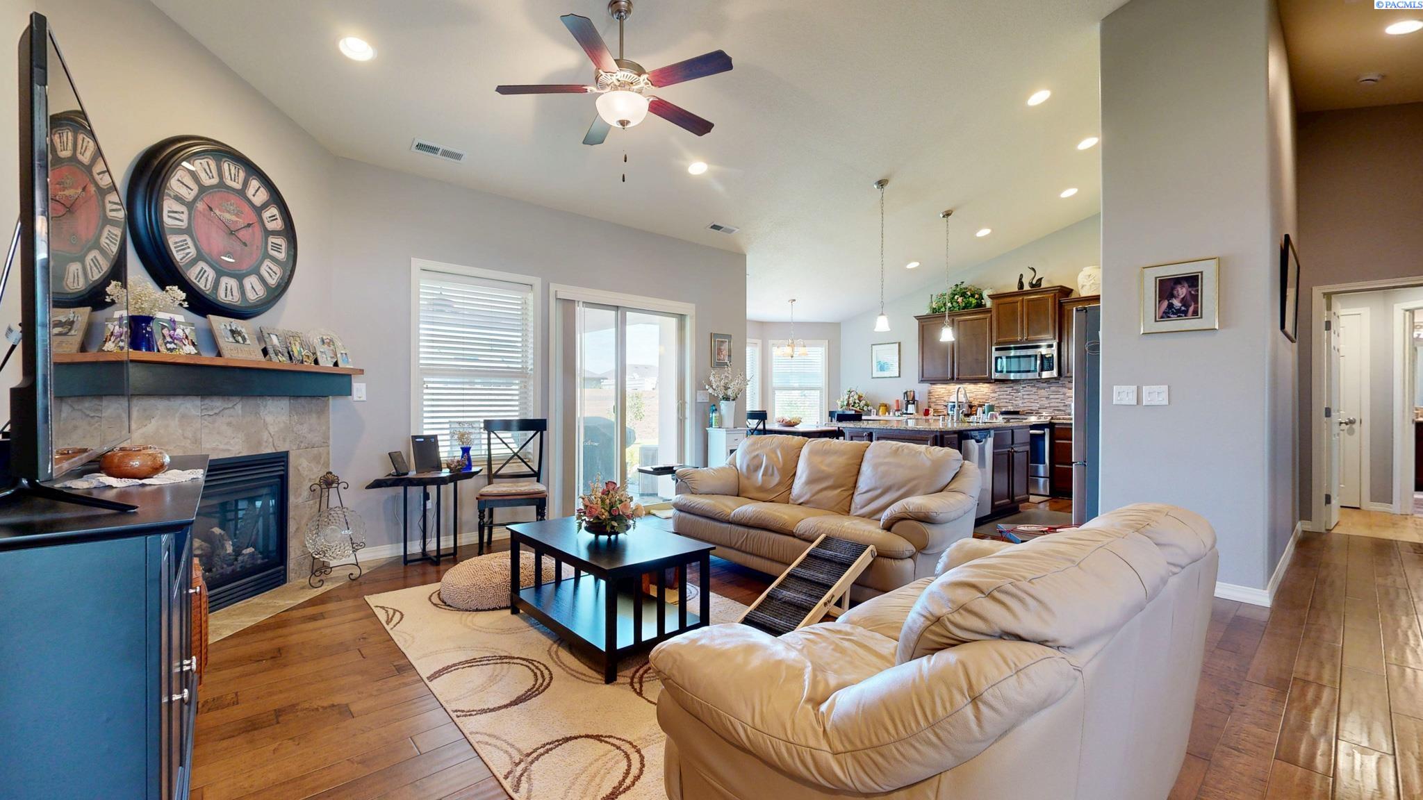 1311 Platinum Pl, West Richland, WA 99353