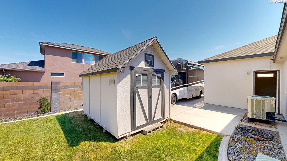 1311 Platinum Pl, West Richland, WA 99353