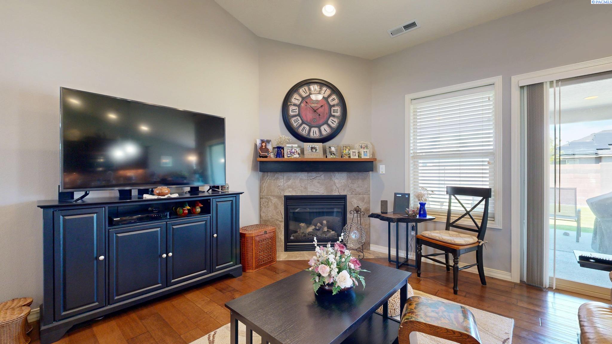 1311 Platinum Pl, West Richland, WA 99353