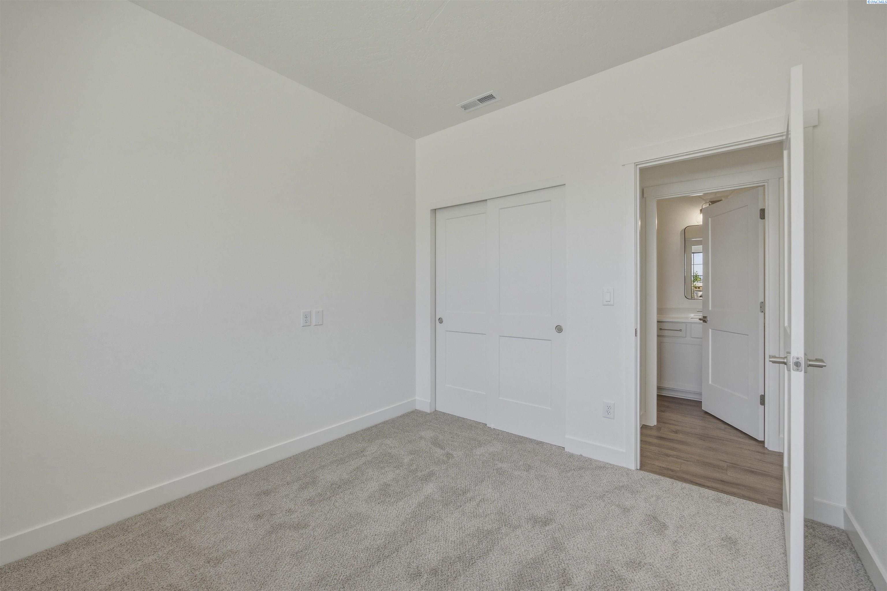 4613 Grove Ct, West Richland, WA 99353
