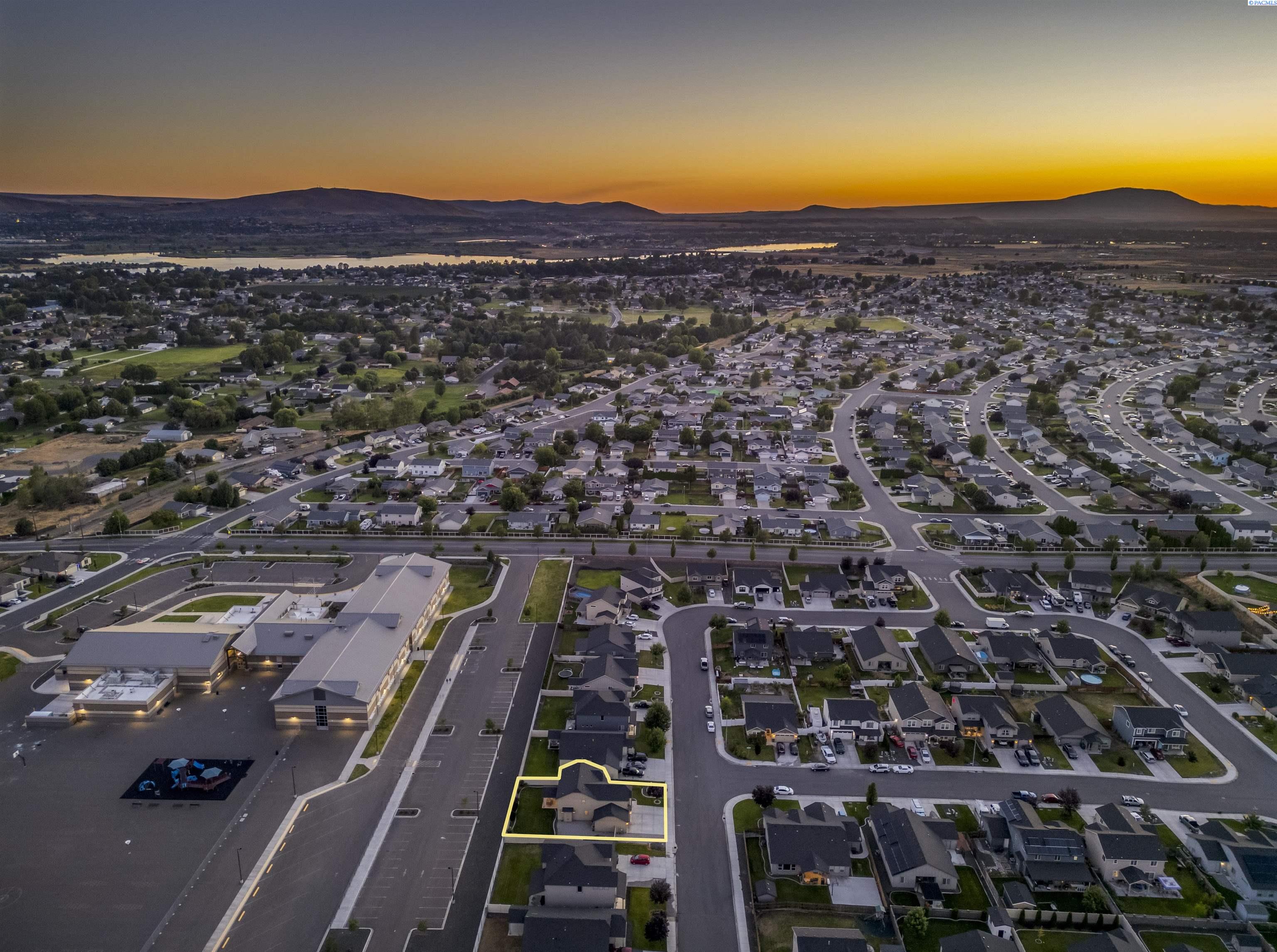 8214 Cassiar Dr, Pasco, WA 99301