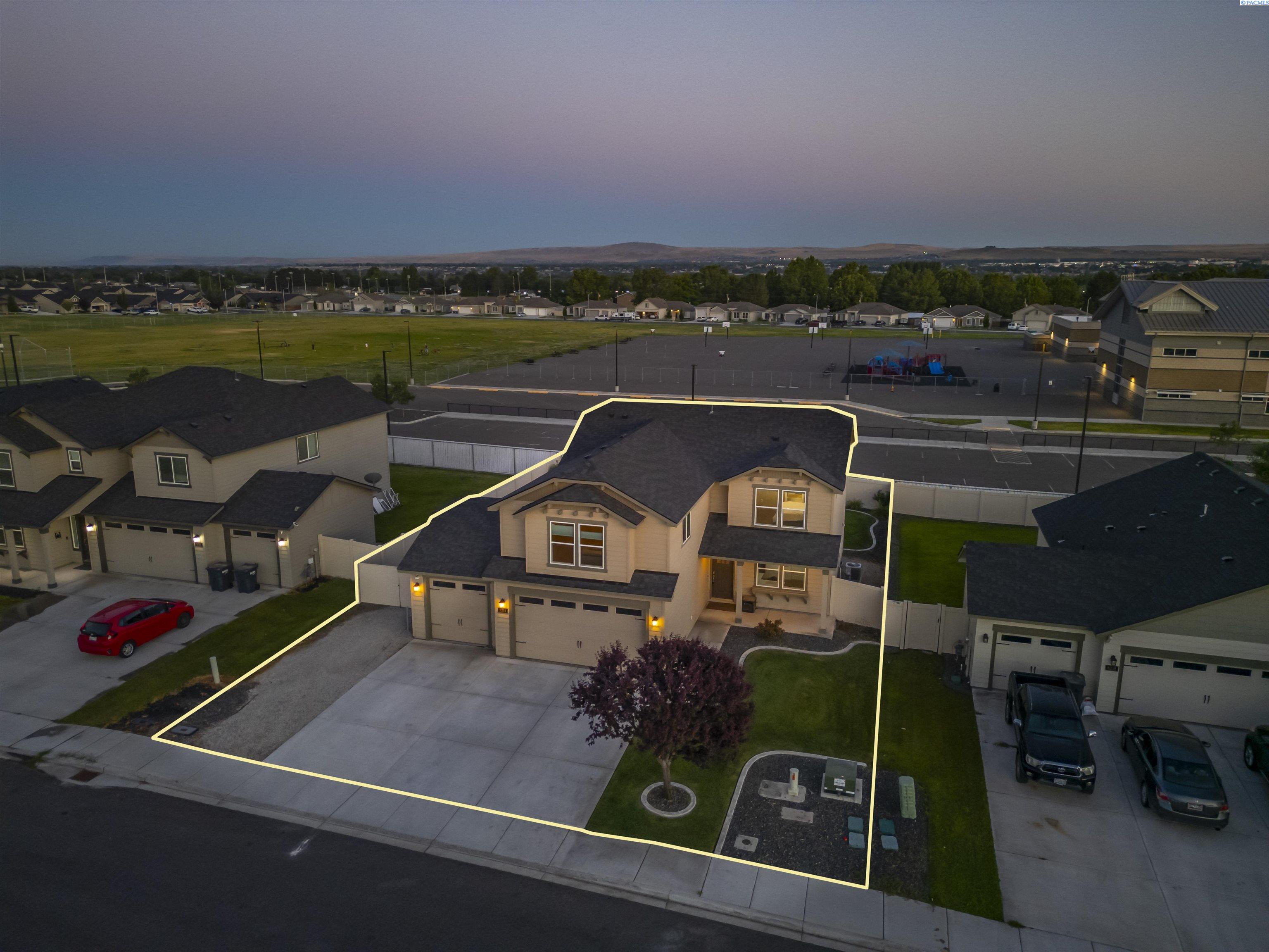 8214 Cassiar Dr, Pasco, WA 99301
