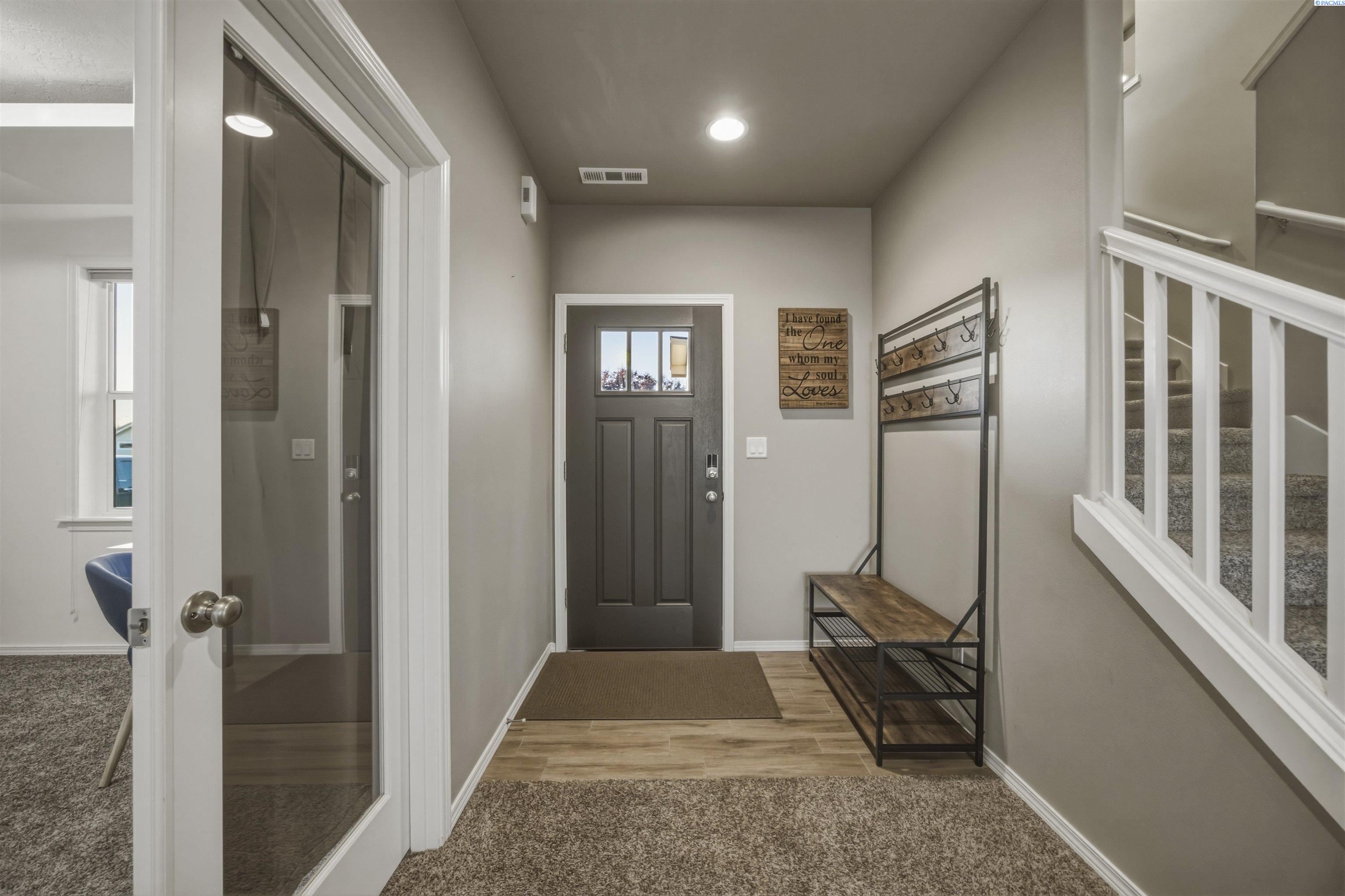 8214 Cassiar Dr, Pasco, WA 99301