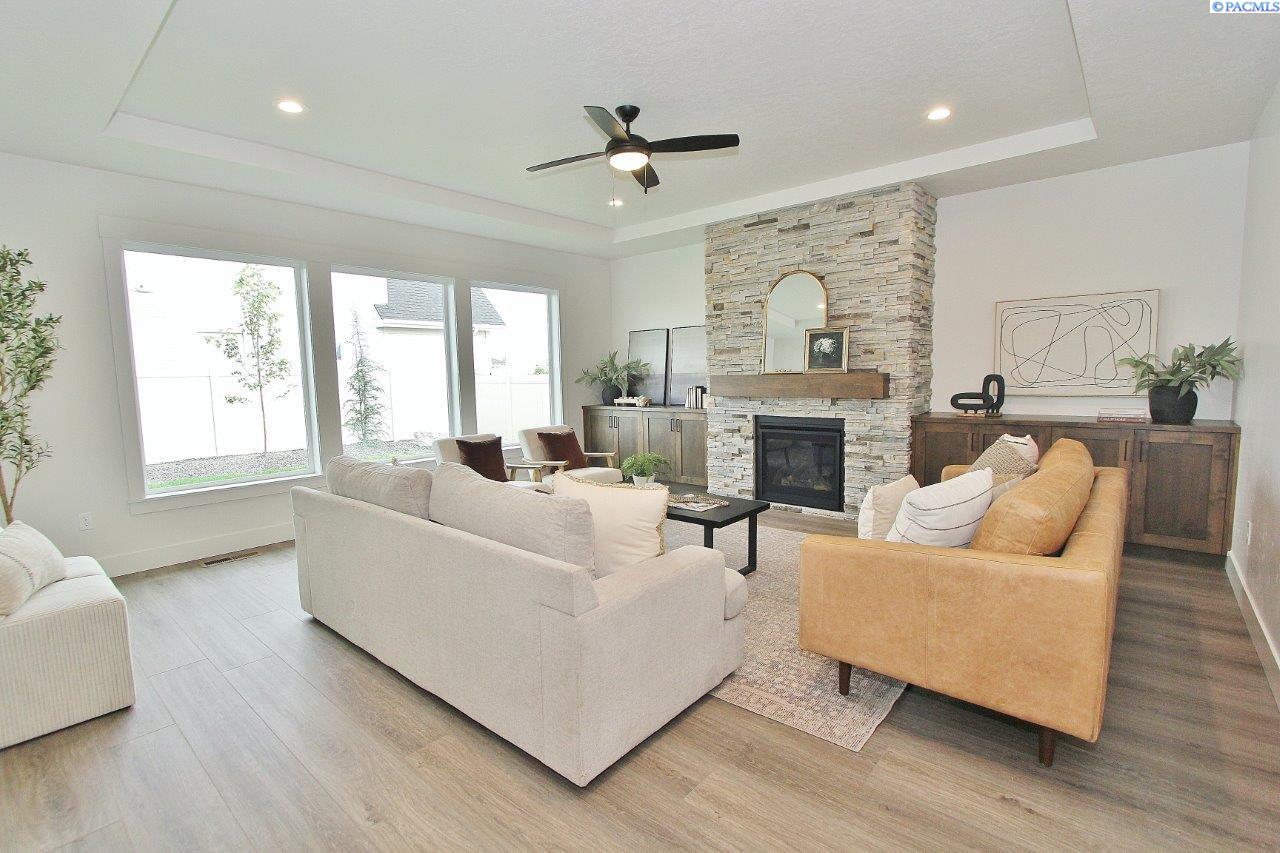 713 Cortona Way, Richland, WA 99352