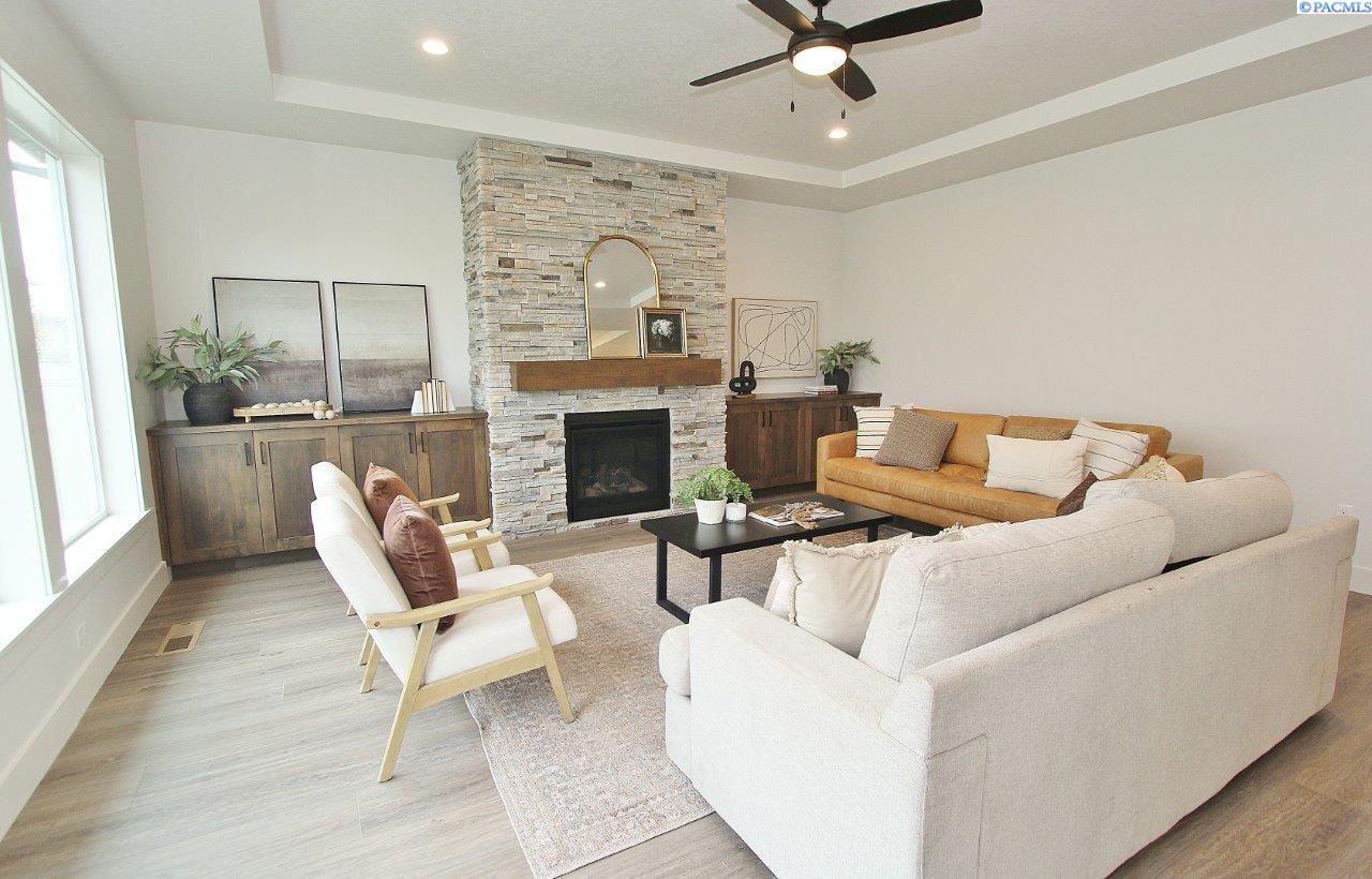 713 Cortona Way, Richland, WA 99352