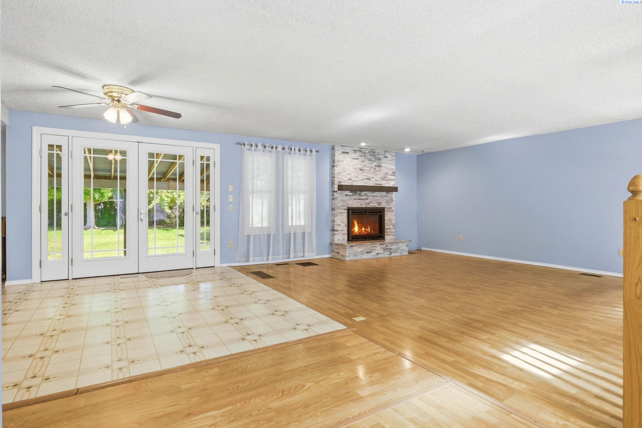 1100 Roosevelt , Kennewick, WA 99338