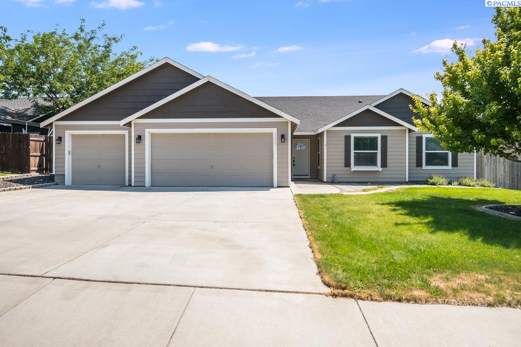 2670 Hickory Ave, West Richland, WA 99353