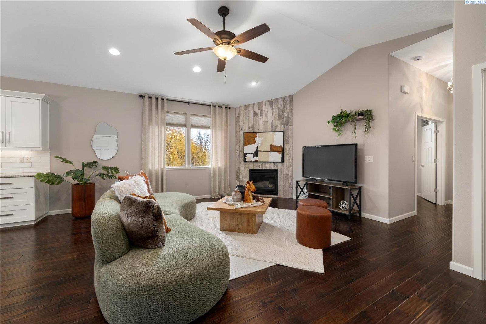 3121 30th  #G 101, Kennewick, WA 99337