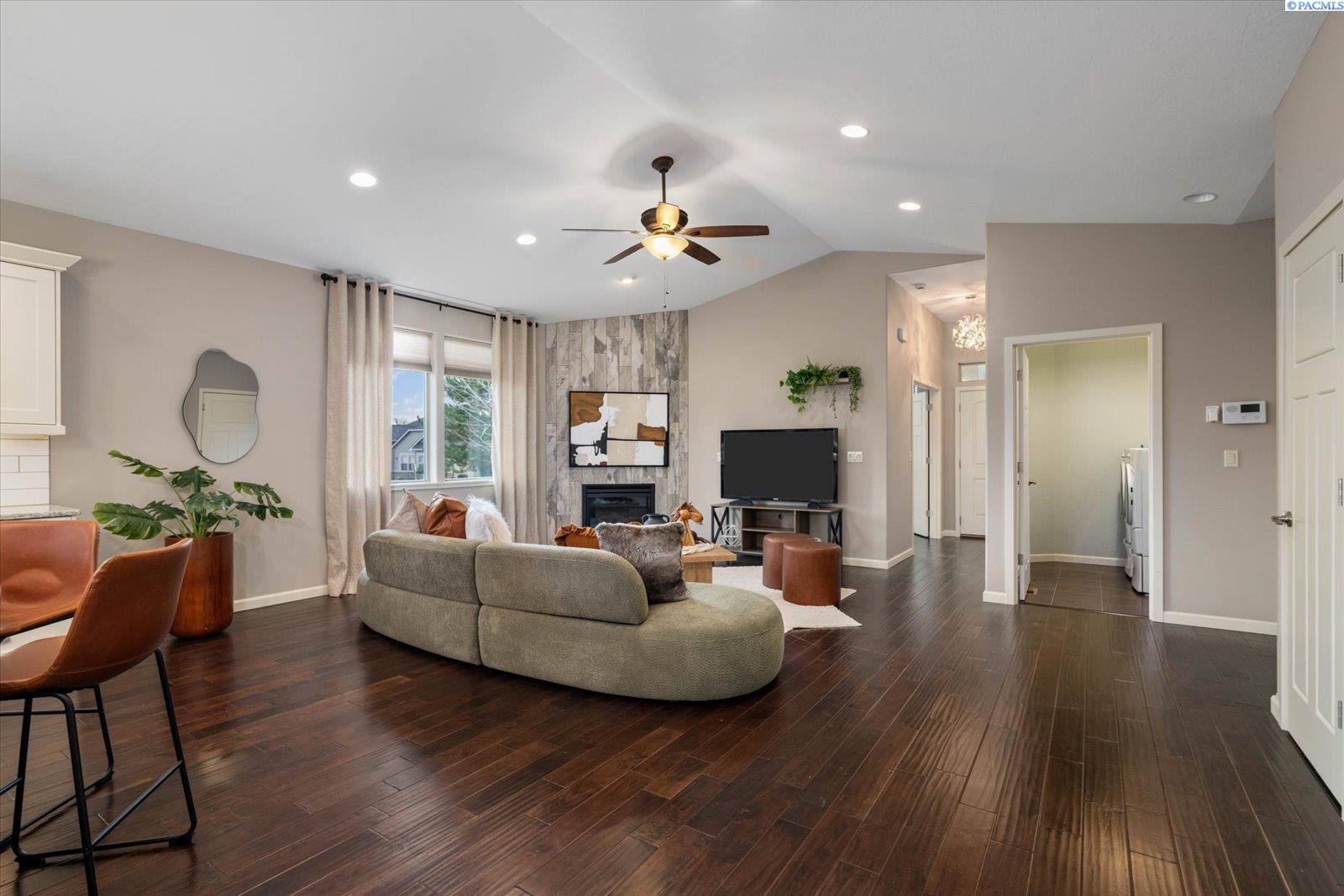 3121 30th  #G 101, Kennewick, WA 99337