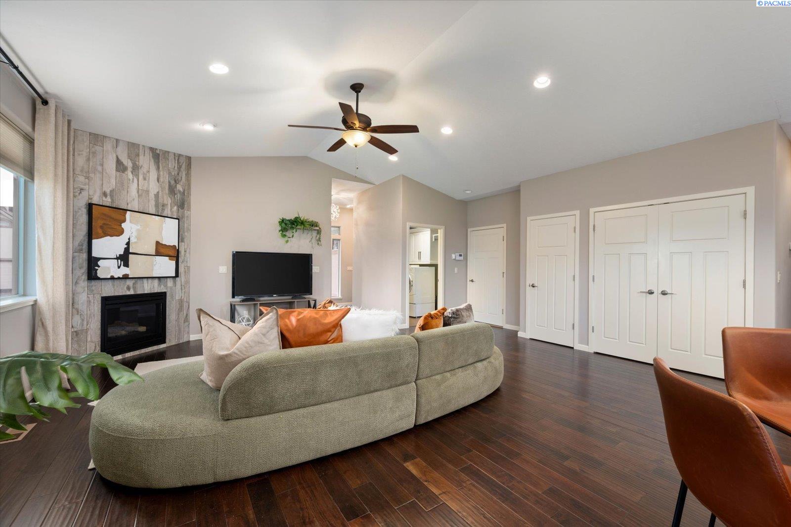 3121 30th  #G 101, Kennewick, WA 99337