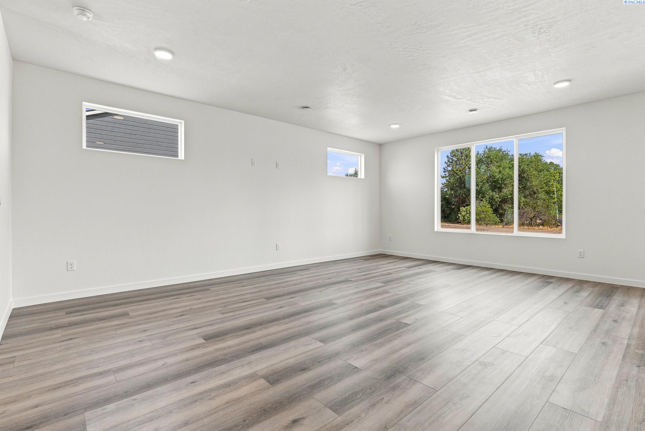 5th image of 409 Sapphire Ave, Grandview, WA 98930 | MLS# 294714