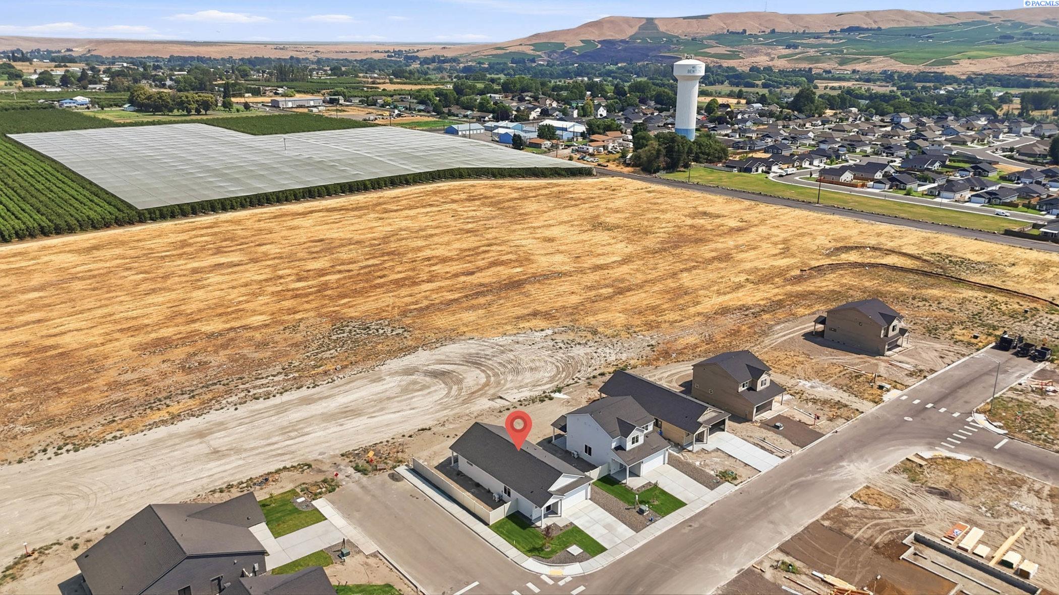 1422 Lena Ave, Benton City, WA 99320
