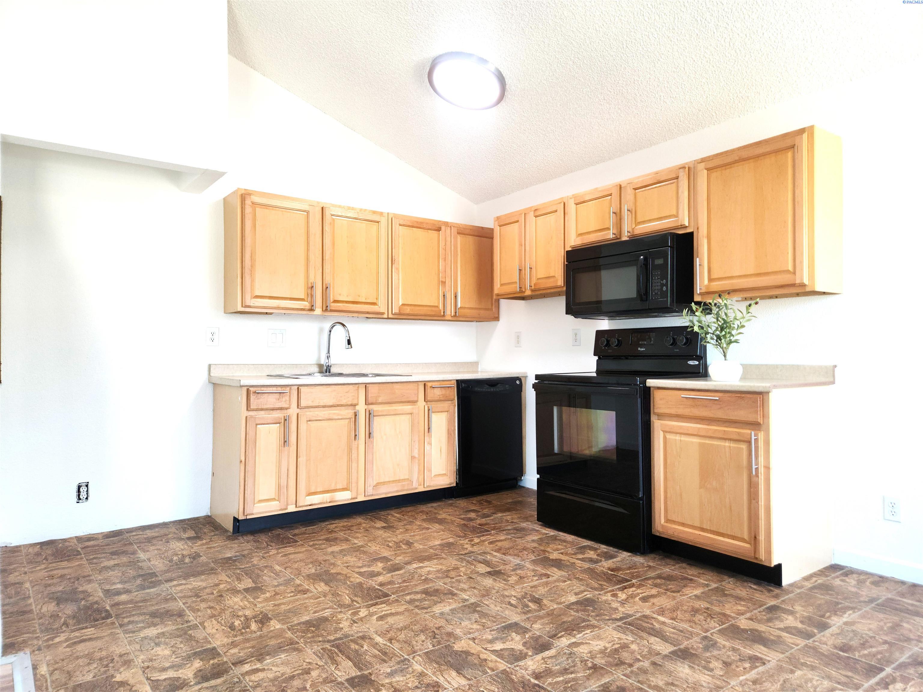 218 8th Pl, Kennewick, WA 99336