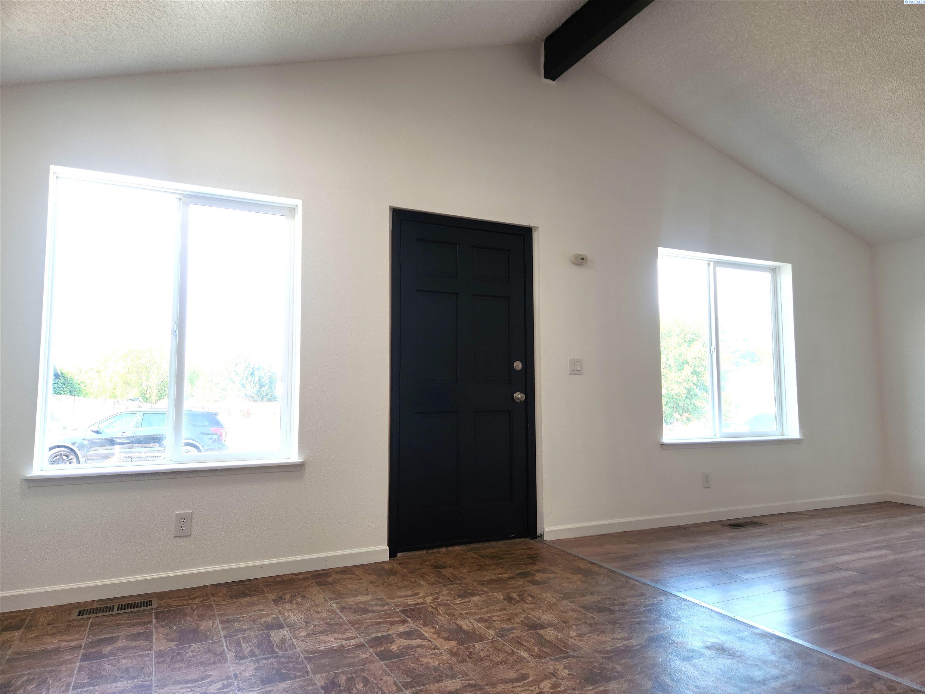 218 8th Pl, Kennewick, WA 99336