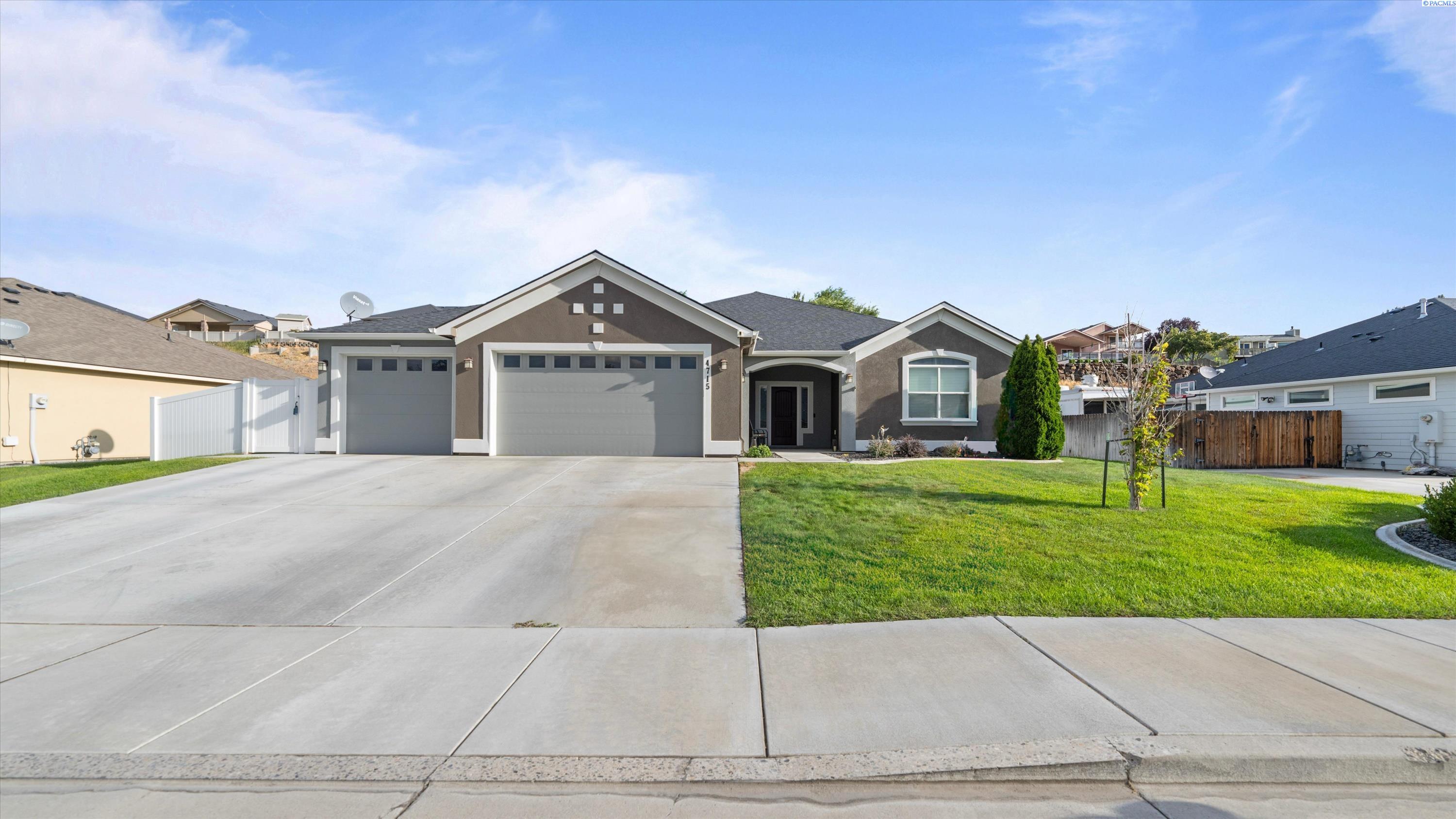 4715 Bermuda Dunes Dr, Pasco, WA 99301-2198