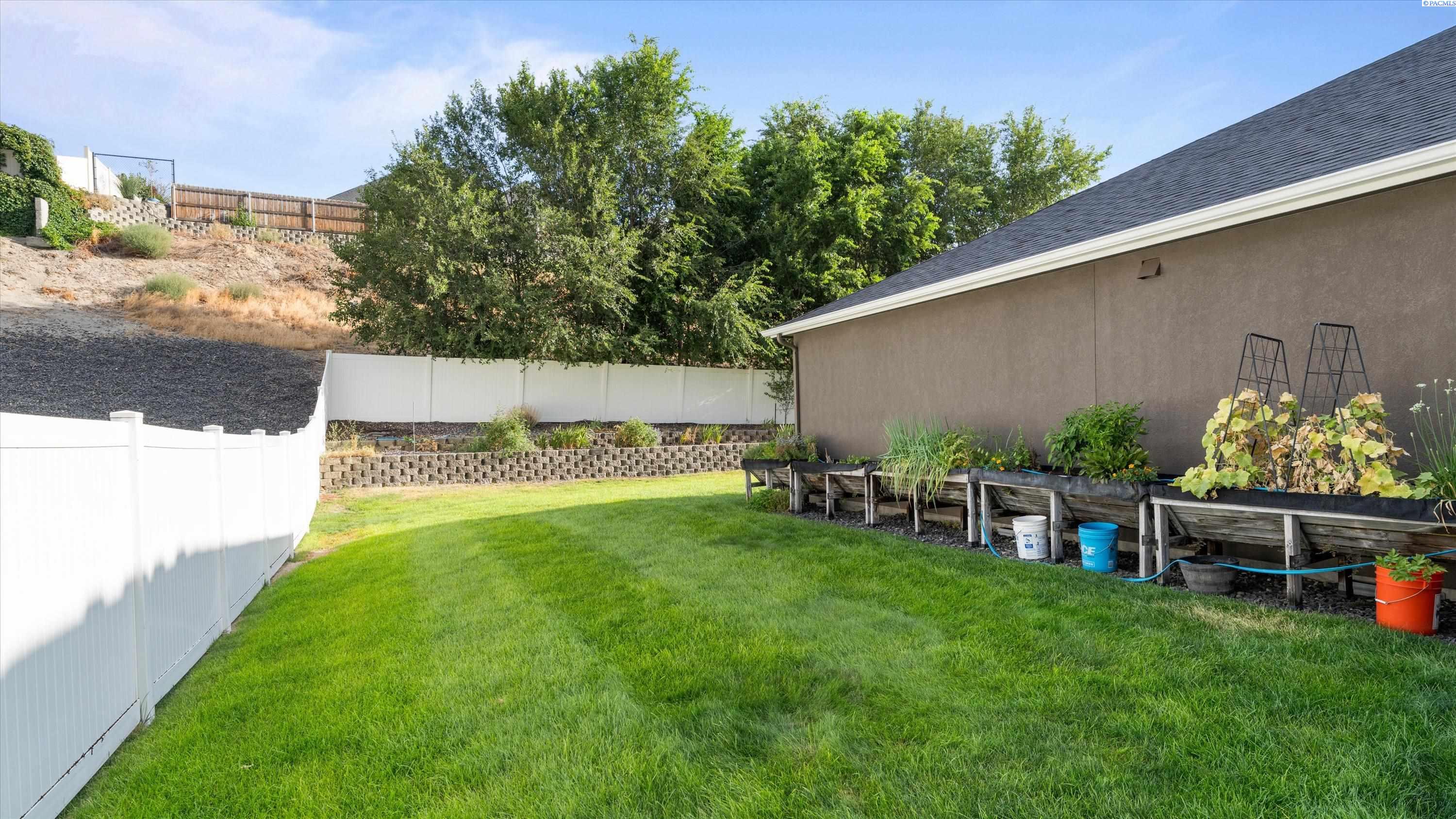 4715 Bermuda Dunes Dr, Pasco, WA 99301-2198