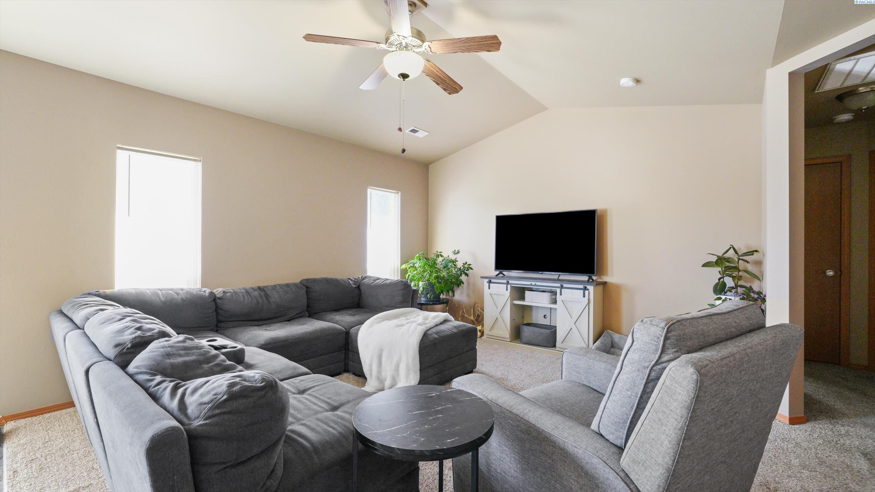 544 Cherokee St, Richland, WA 99352