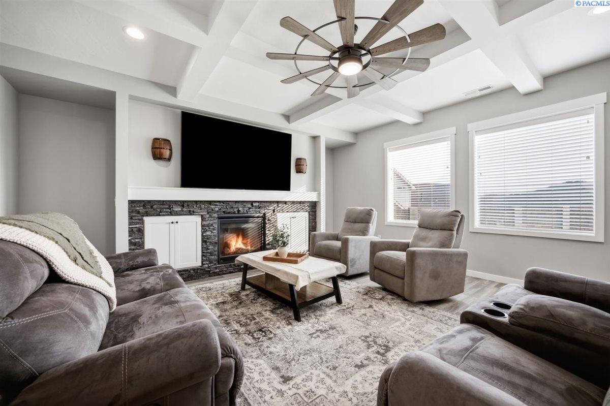 537 Lazio Way, Richland, WA 99352