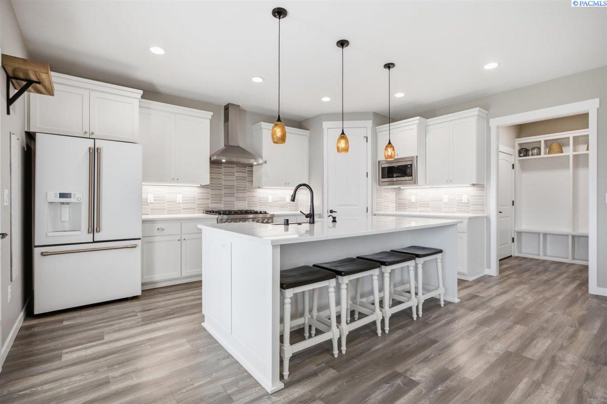 537 Lazio Way, Richland, WA 99352