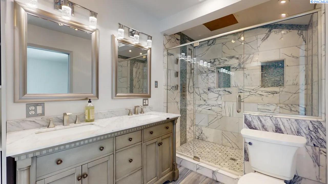 2923 Canal Dr, Kennewick, WA 99336