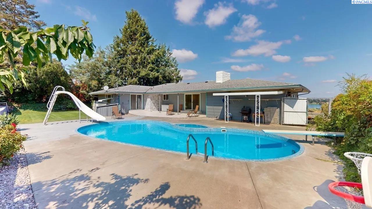 2923 Canal Dr, Kennewick, WA 99336