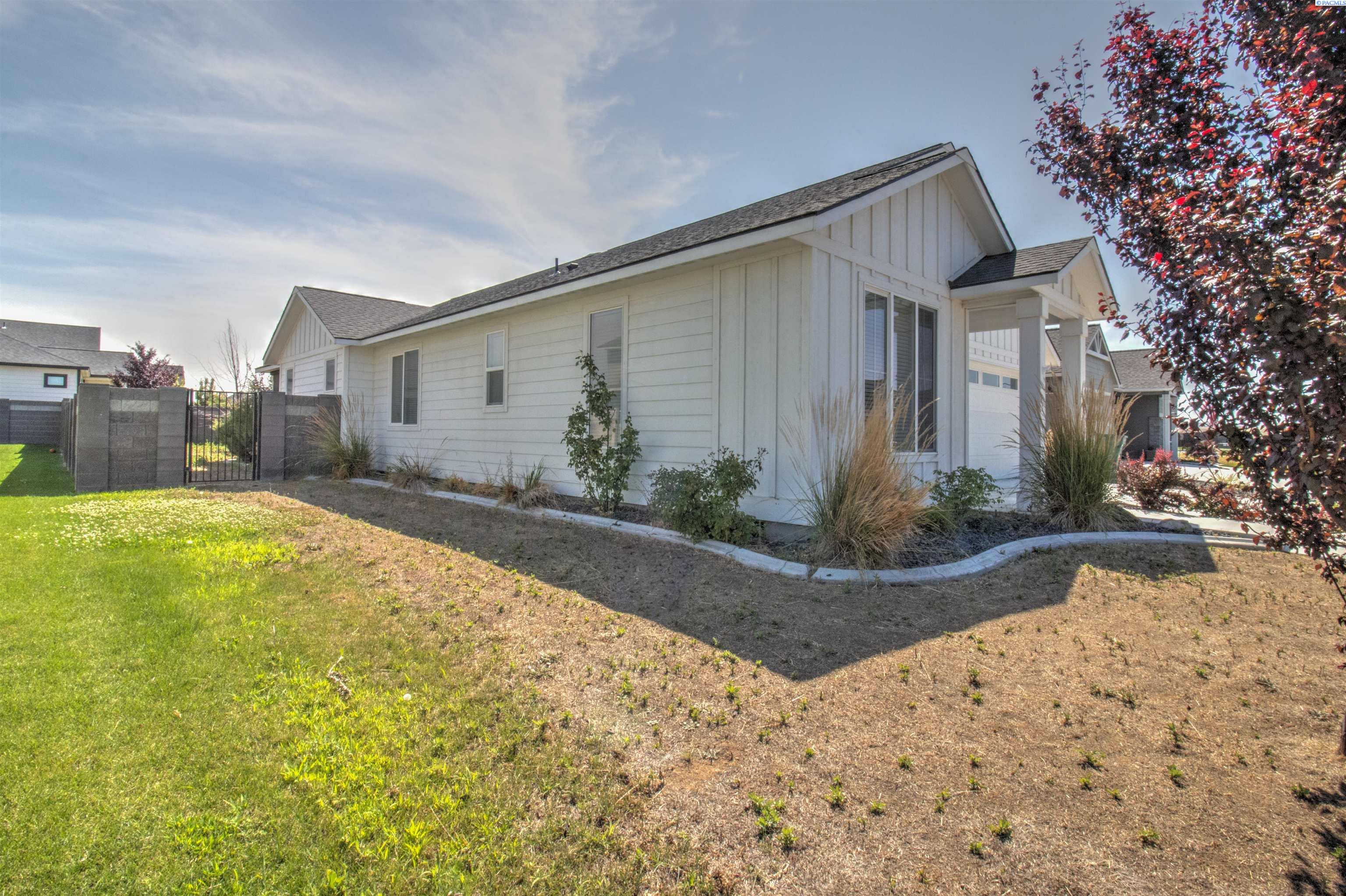 4933 White Dr, Richland, WA 99352