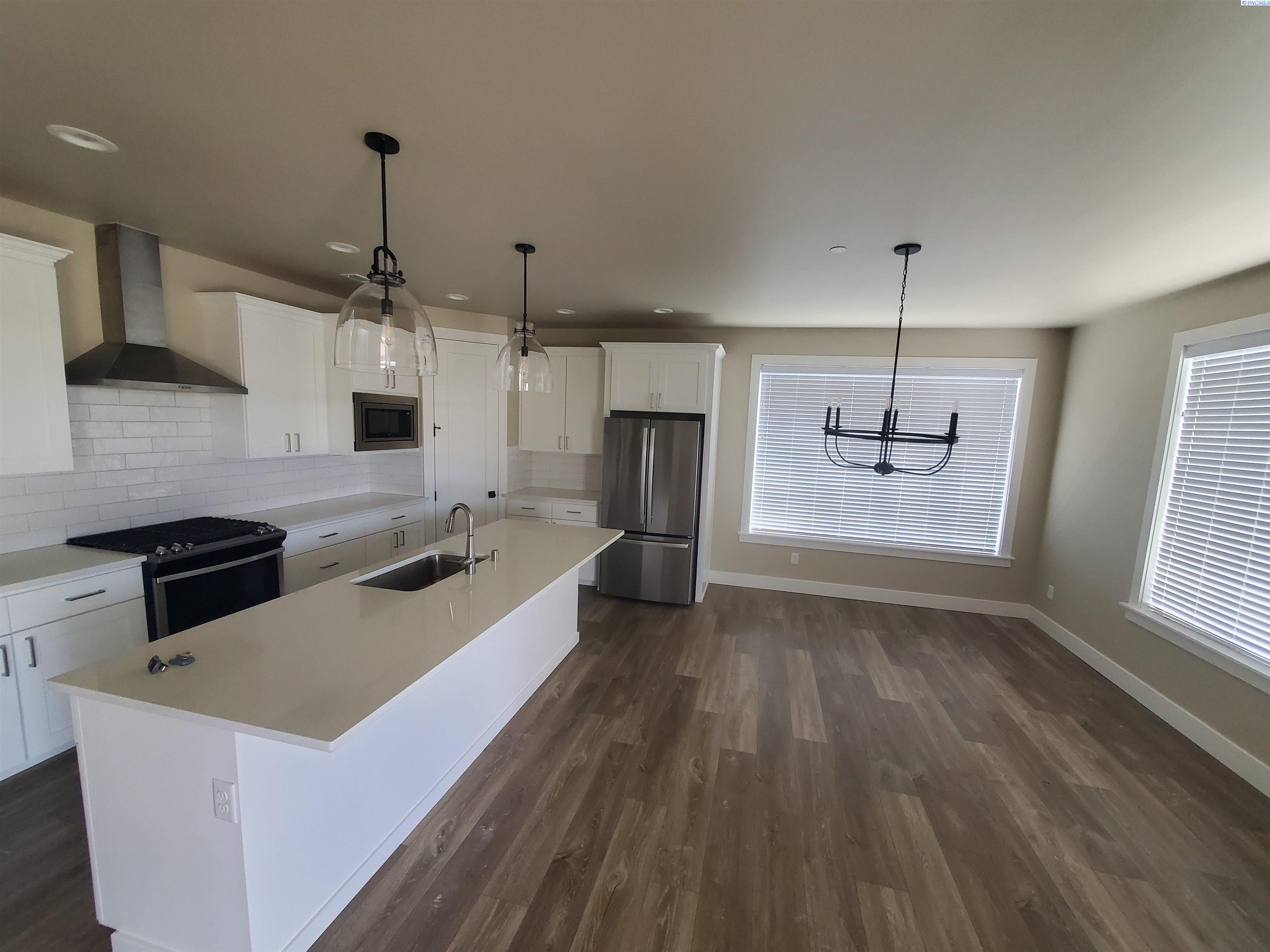 4369 Lolo Way, Richland, WA 99352