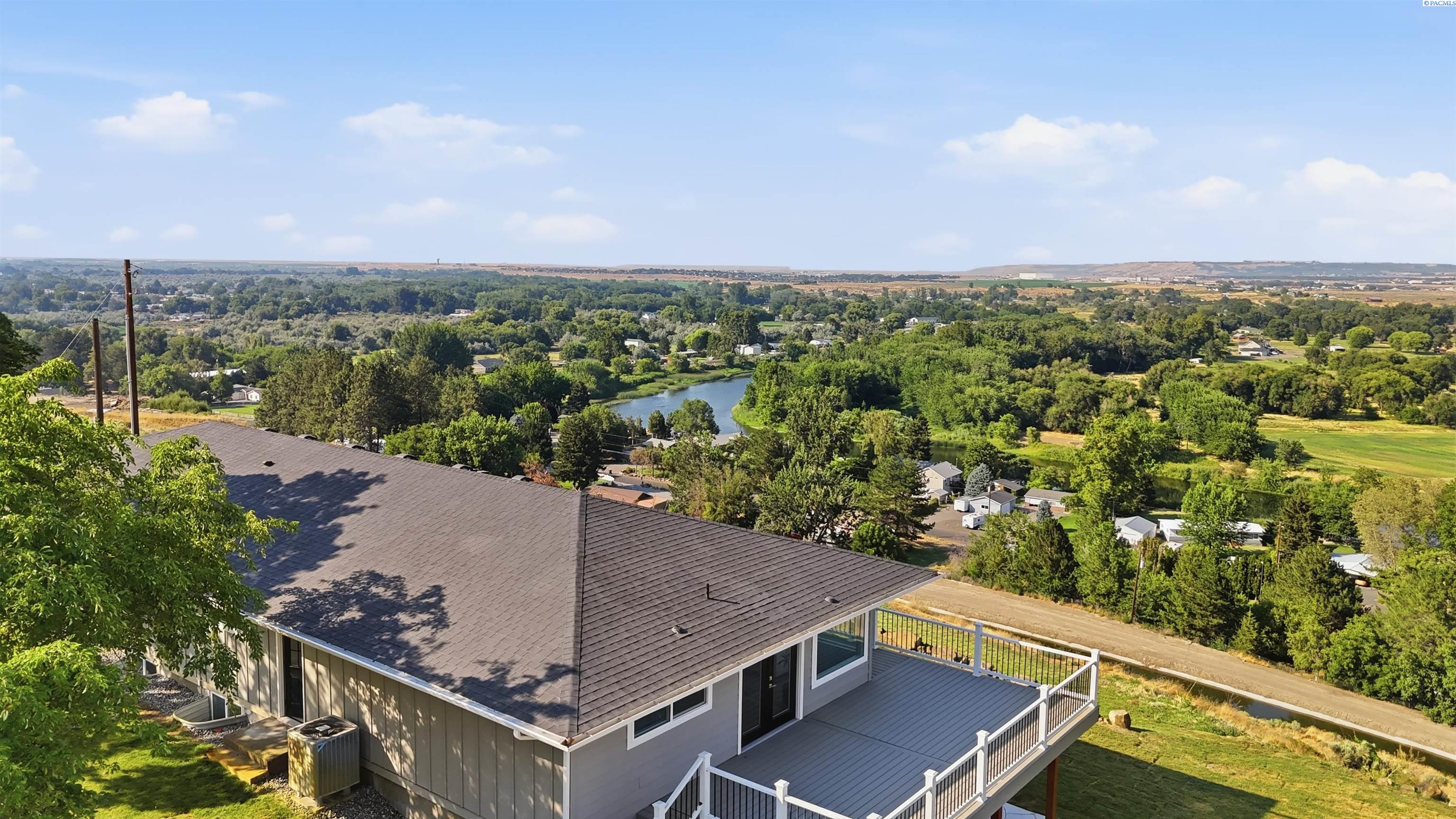 1830 Artemis Ridge Pr Ne, West Richland, WA 99353